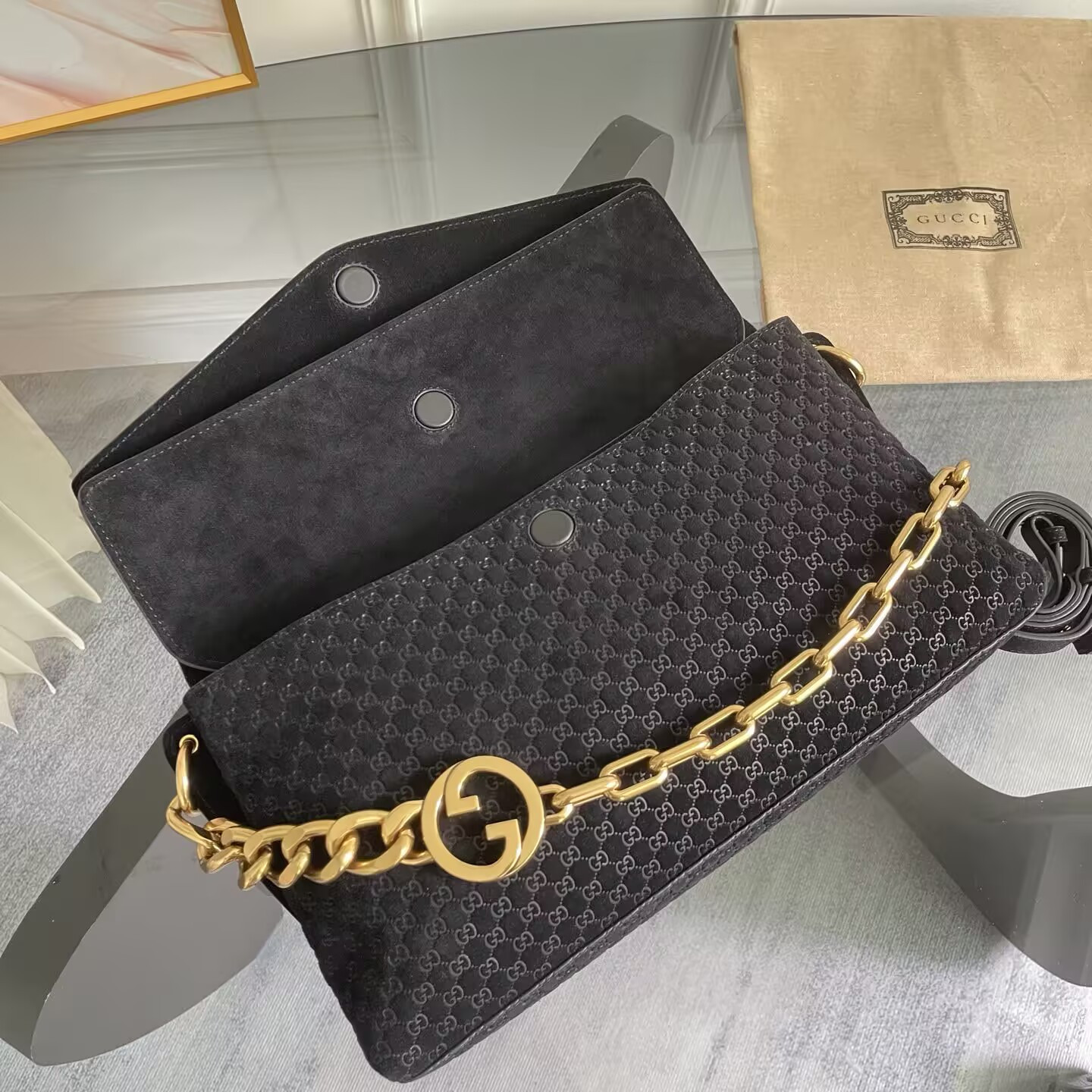 Gvc*1 Large Shoulder Bag With Chain 36x19.5x9.5cm