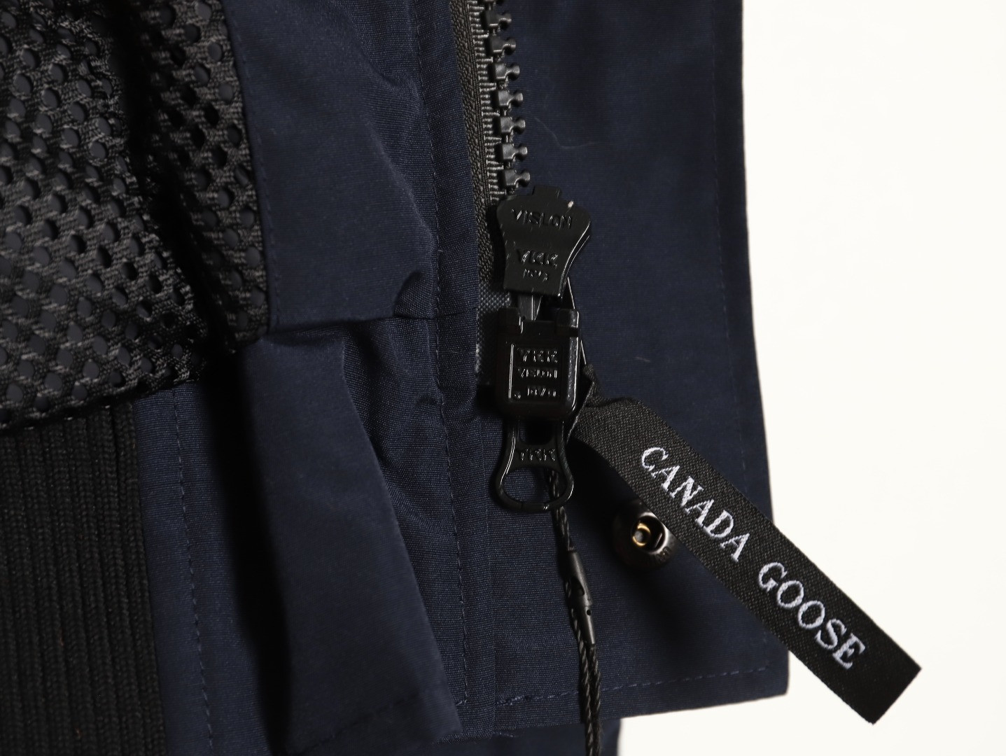 Can*a G00se Short Puffer jacket