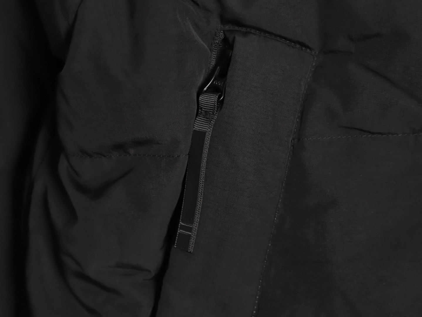 Can*a G00se Short Puffer jacket