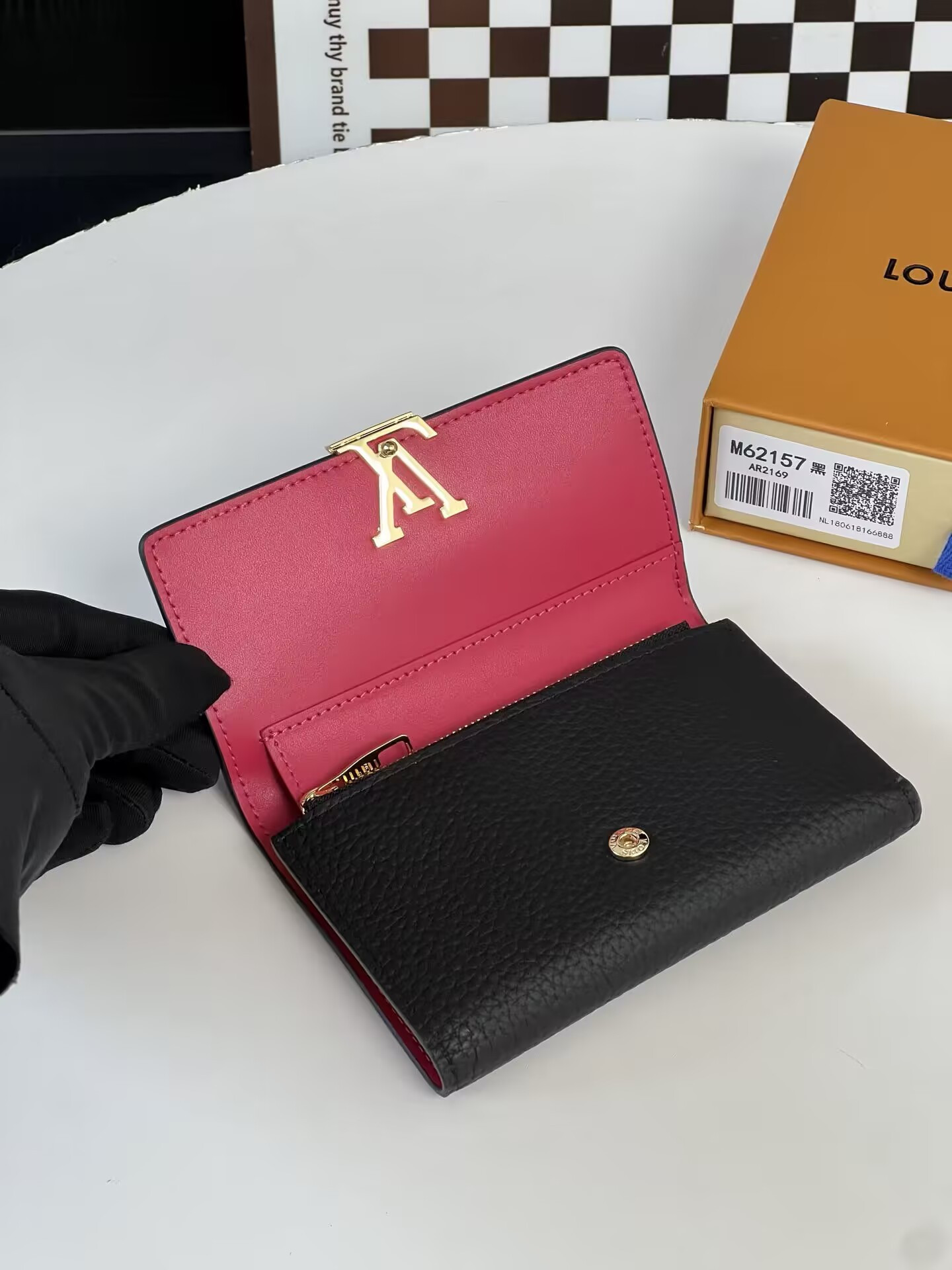 LV Capucines Compact Wallet M62157 13.5 x 9.5 x 1.5 cm