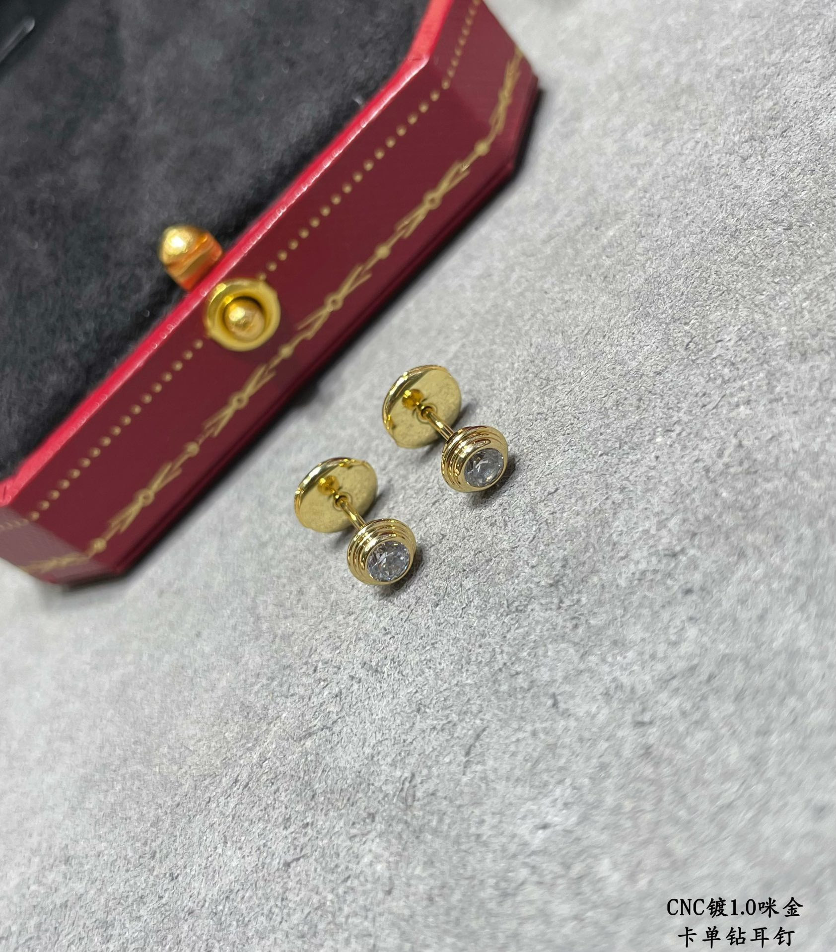 Ca*t1er Single D1am0nd stud Earrings