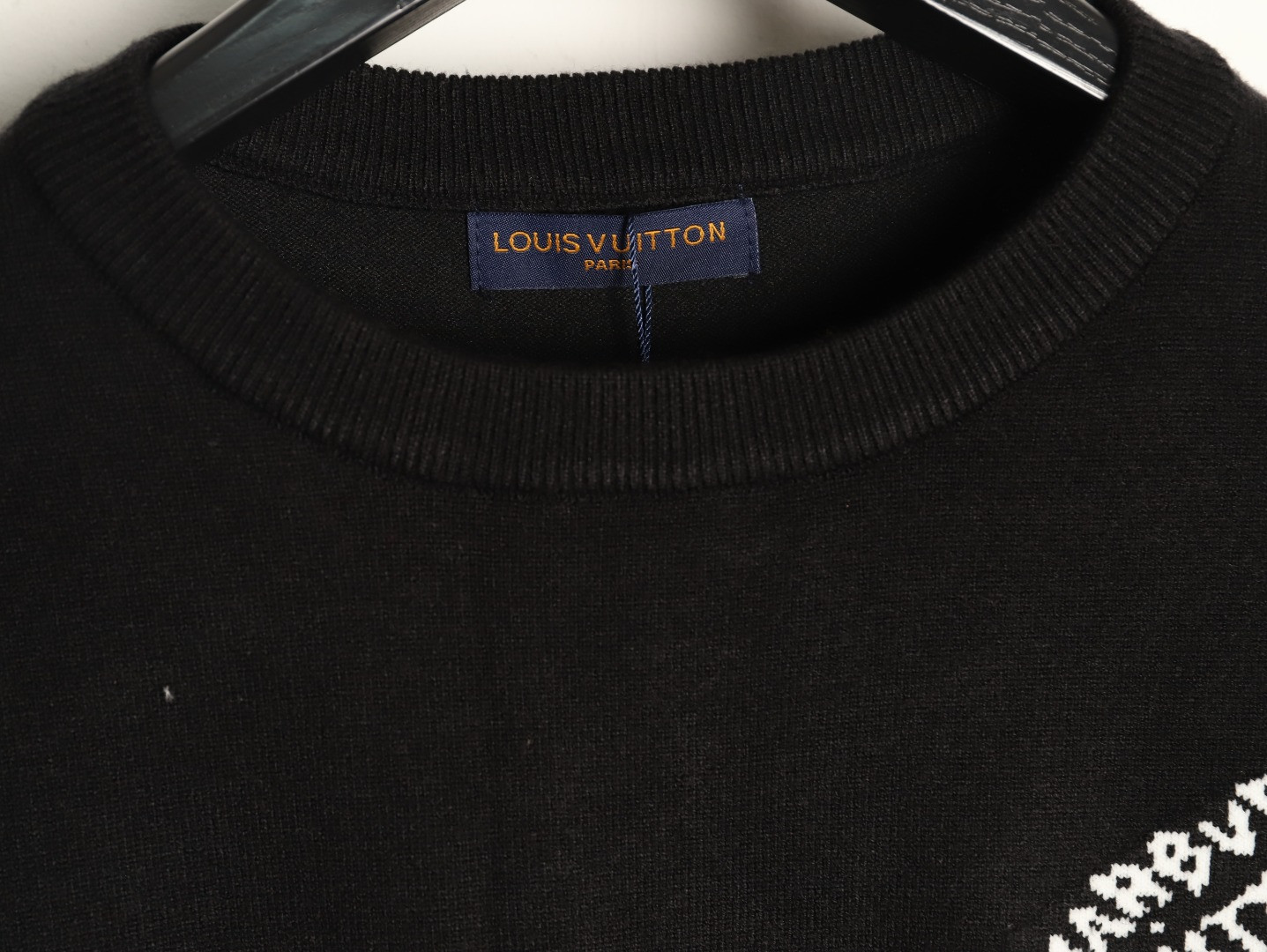 L0vis Vvtt0n Sweaters