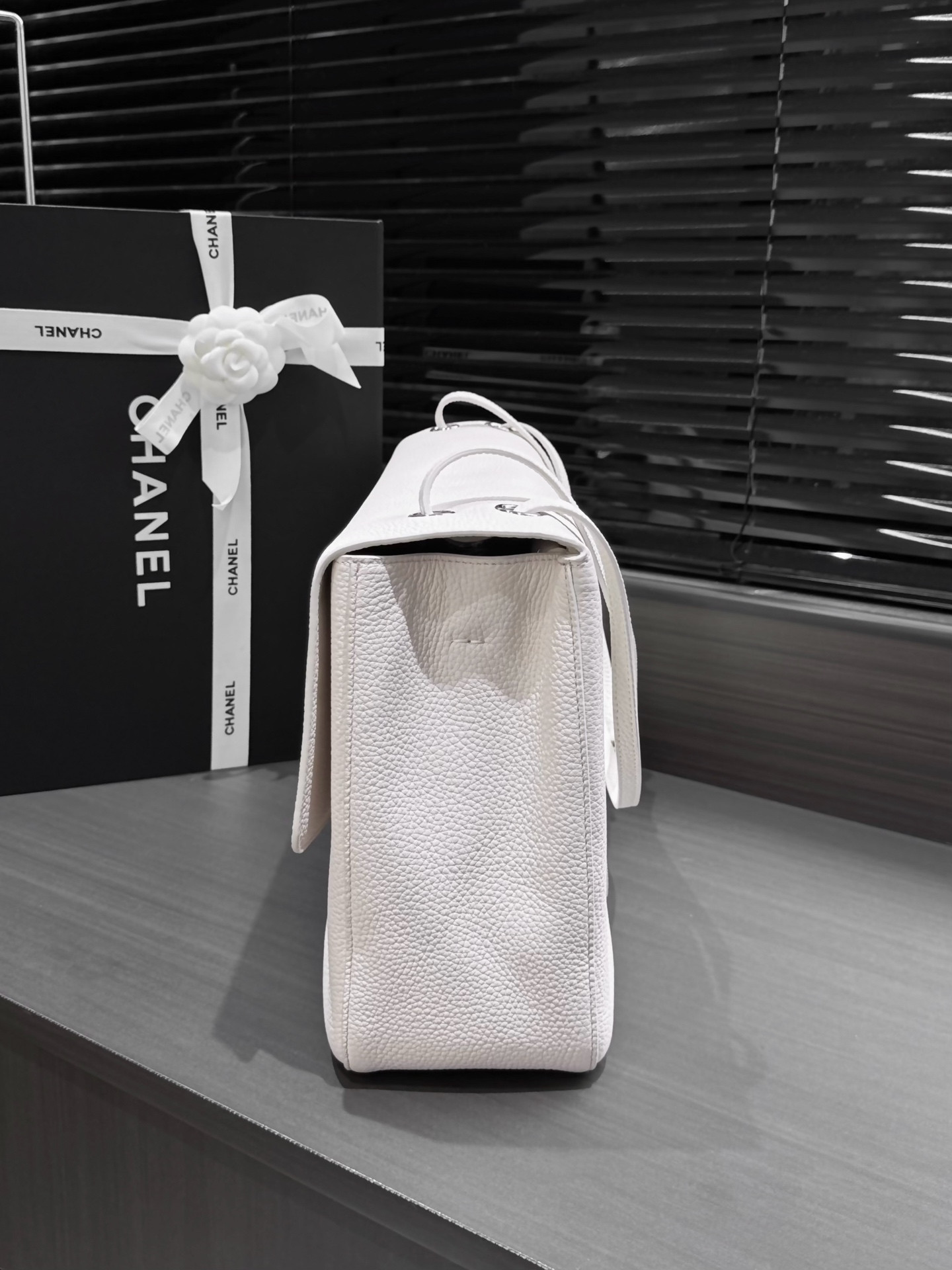 Ch**el Maxi Flap Bag in White with Silver-Tone Hardware AS6233 26x38.5x11cm