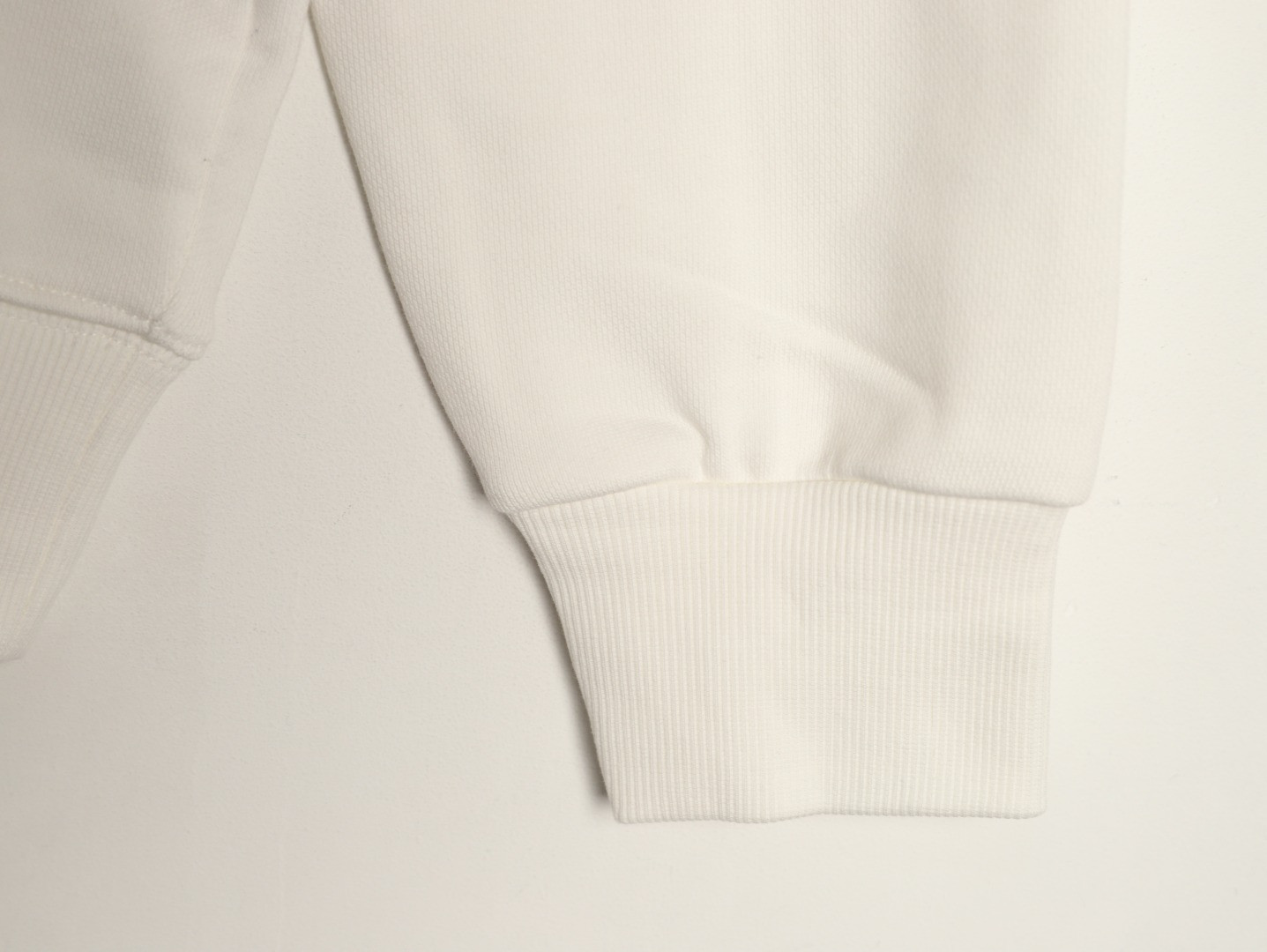 L0vis Vvtt0n Hoodies