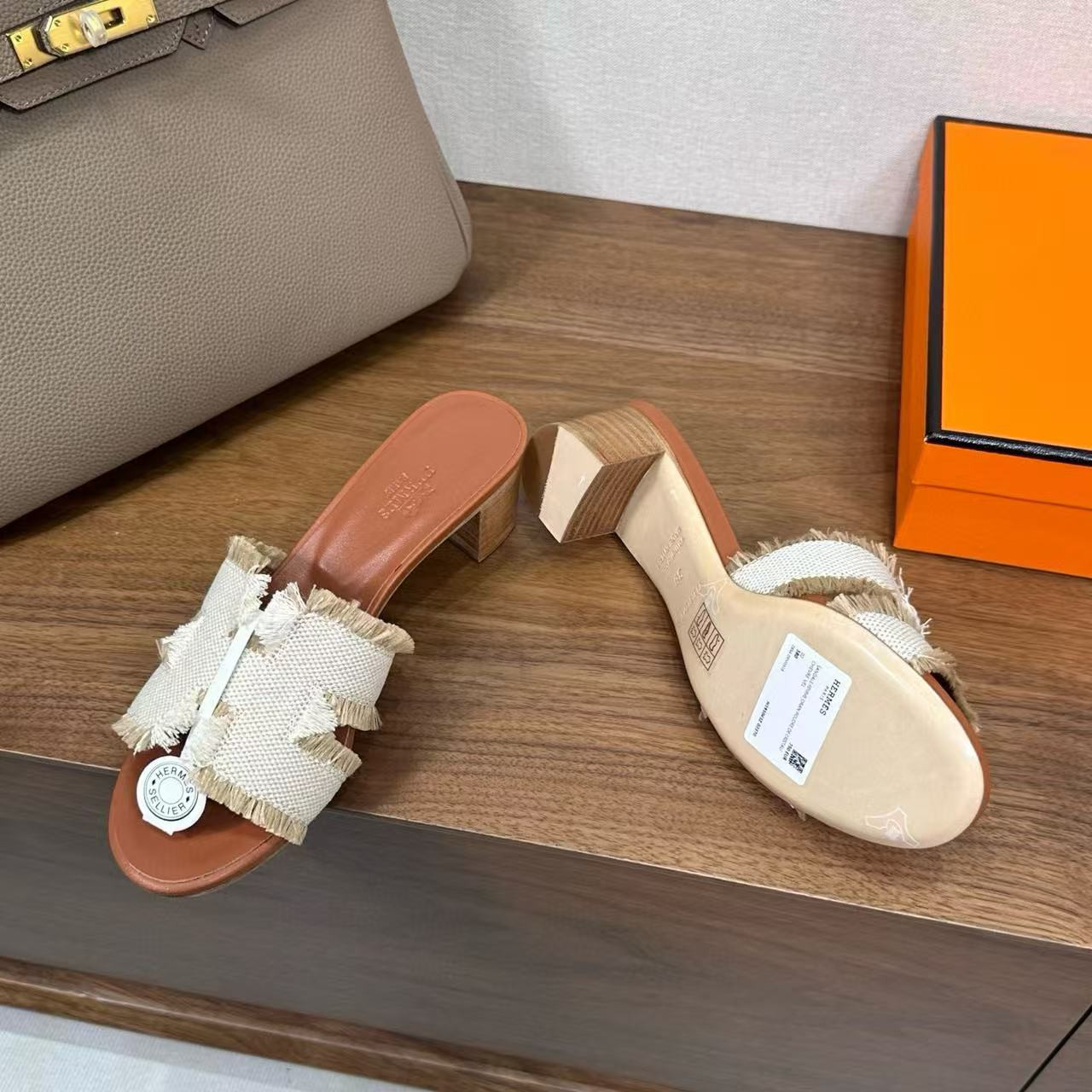 UA H**me5 Oasis Sandal