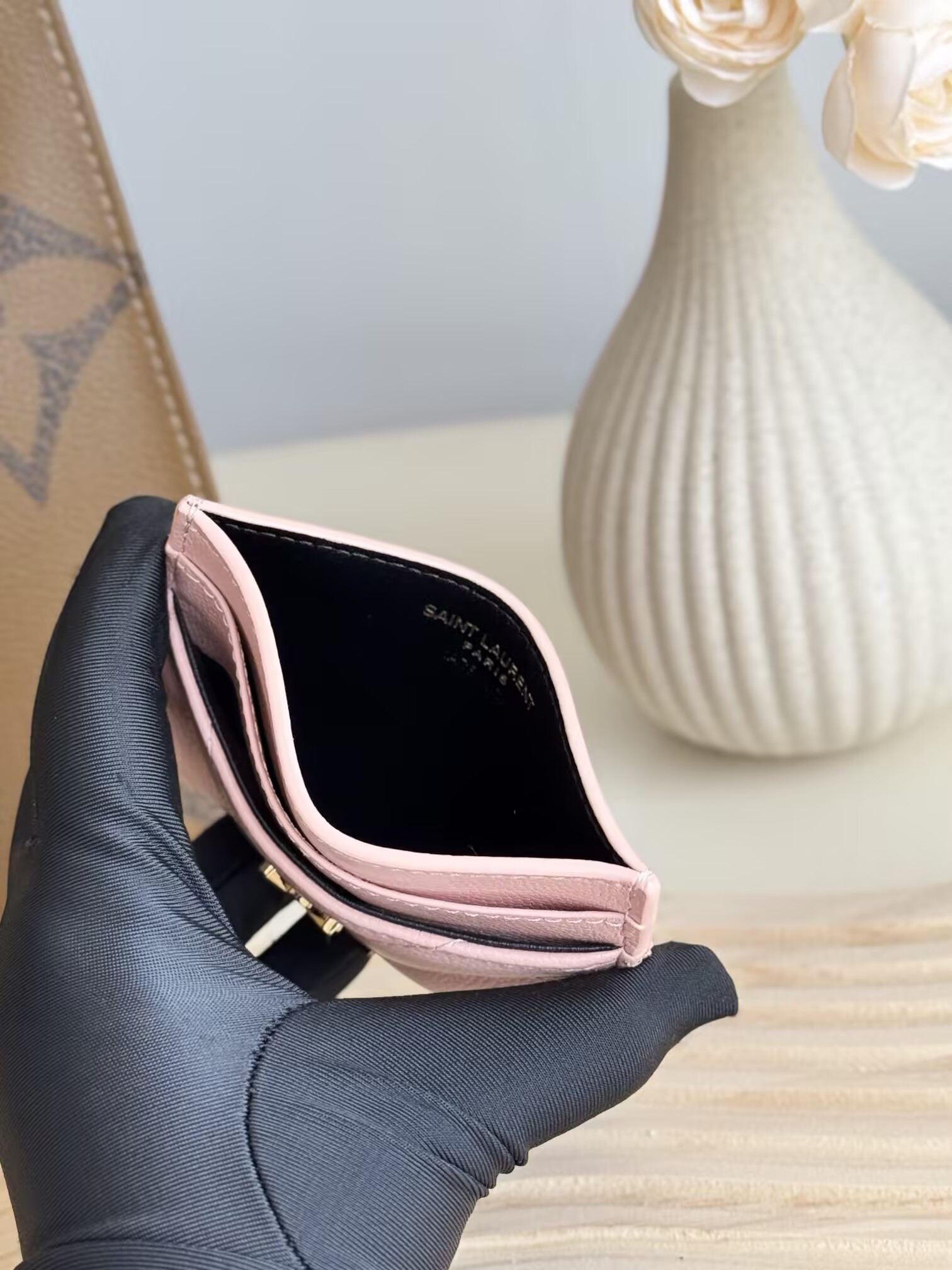 Y51 Card holder