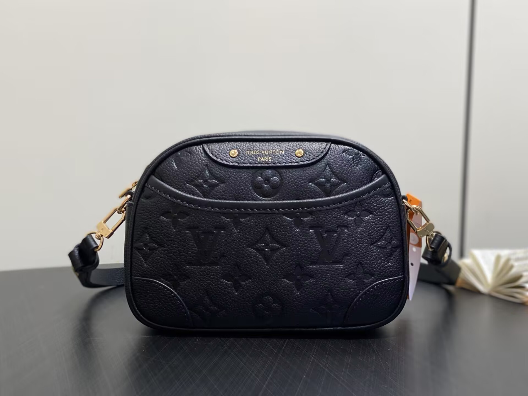 LV Tiny Camera Bag M25518 13x6x19cm