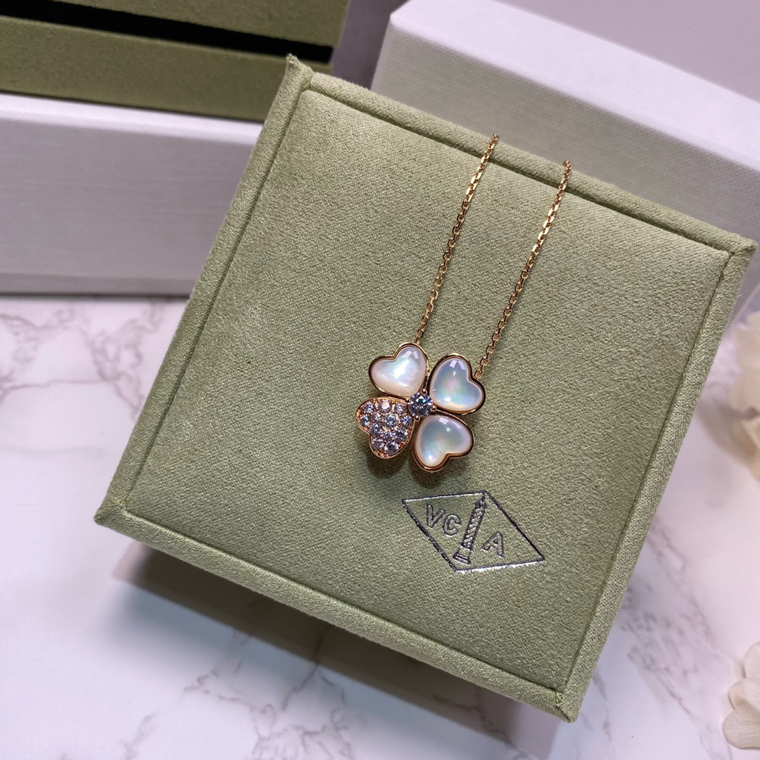 V*n Cl**f & Arpels four-leaf clover necklace