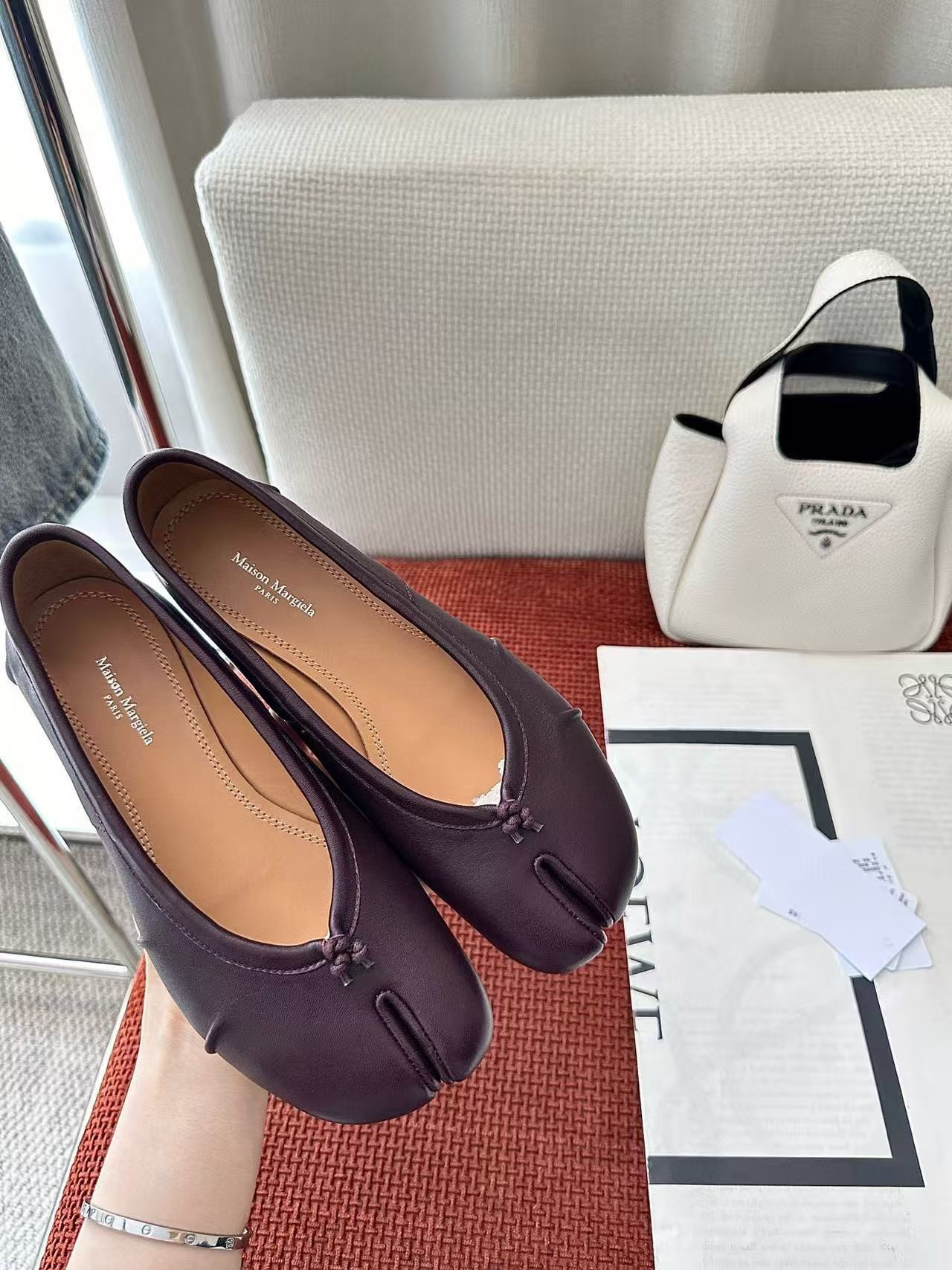 UA Ma1s0n Marg*e1a Tabi Leather Ballet Flats