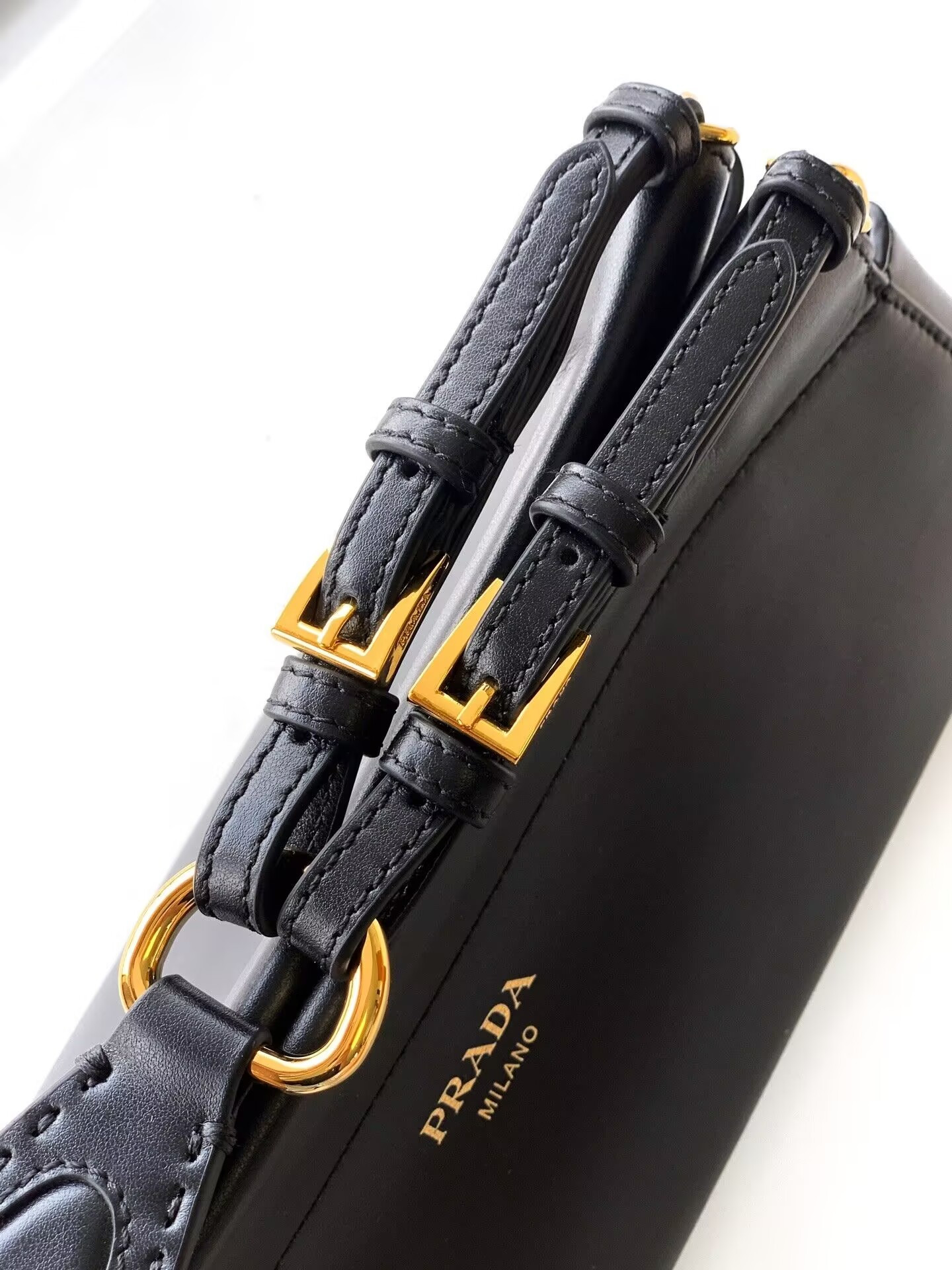 Pra*a Enchaîné Medium Leather Bag 15.5x32.5x11cm
