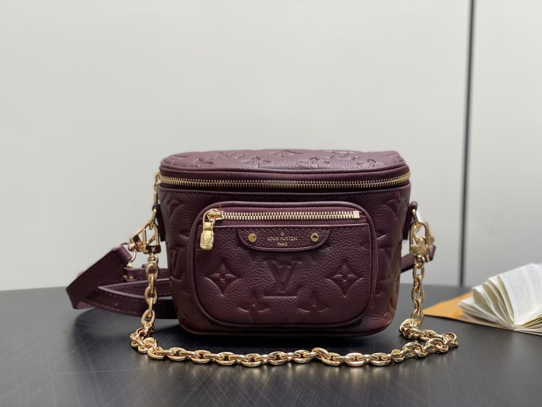 LV Mini Bumbag M13827 17x12x9.5cm