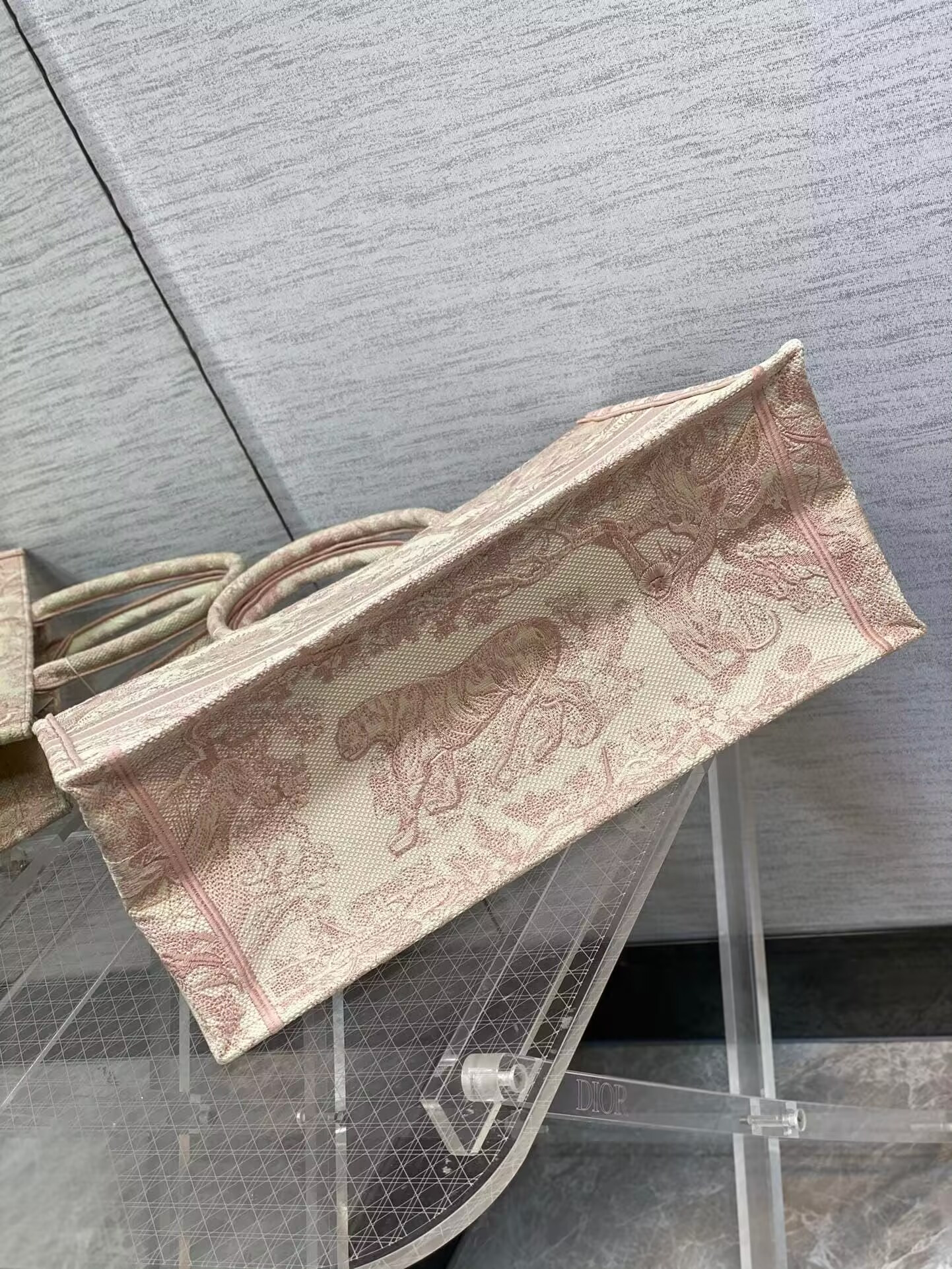 D10r Book Tote 42x18x35cm