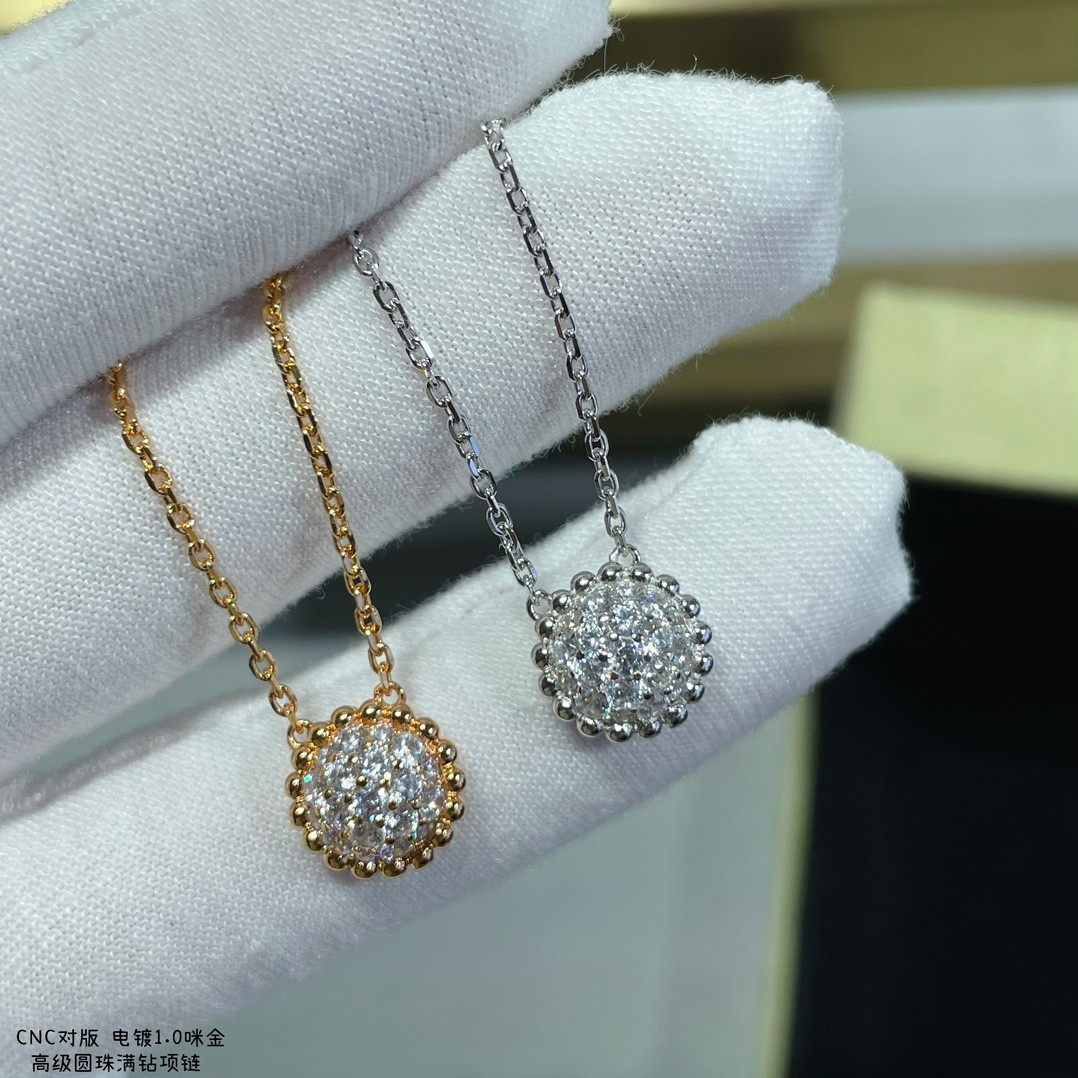 V*n Cl**f & Arpels round bead full D1am0nd necklace