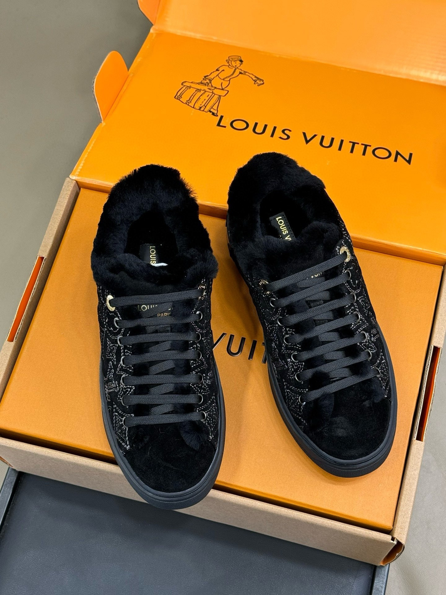 UA LV Time Out Sneaker