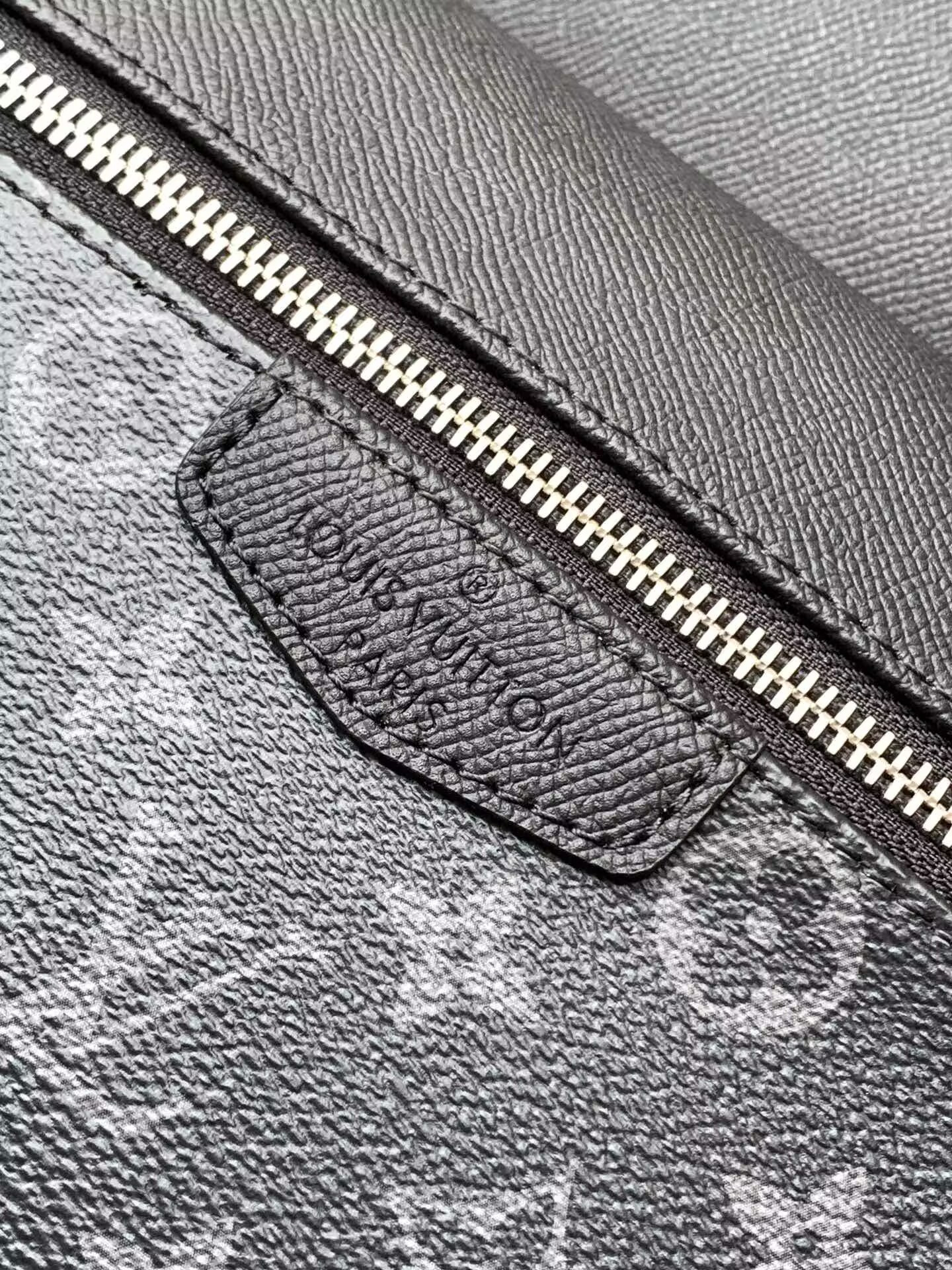 LV Discovery Backpack M30230 40x30x20cm
