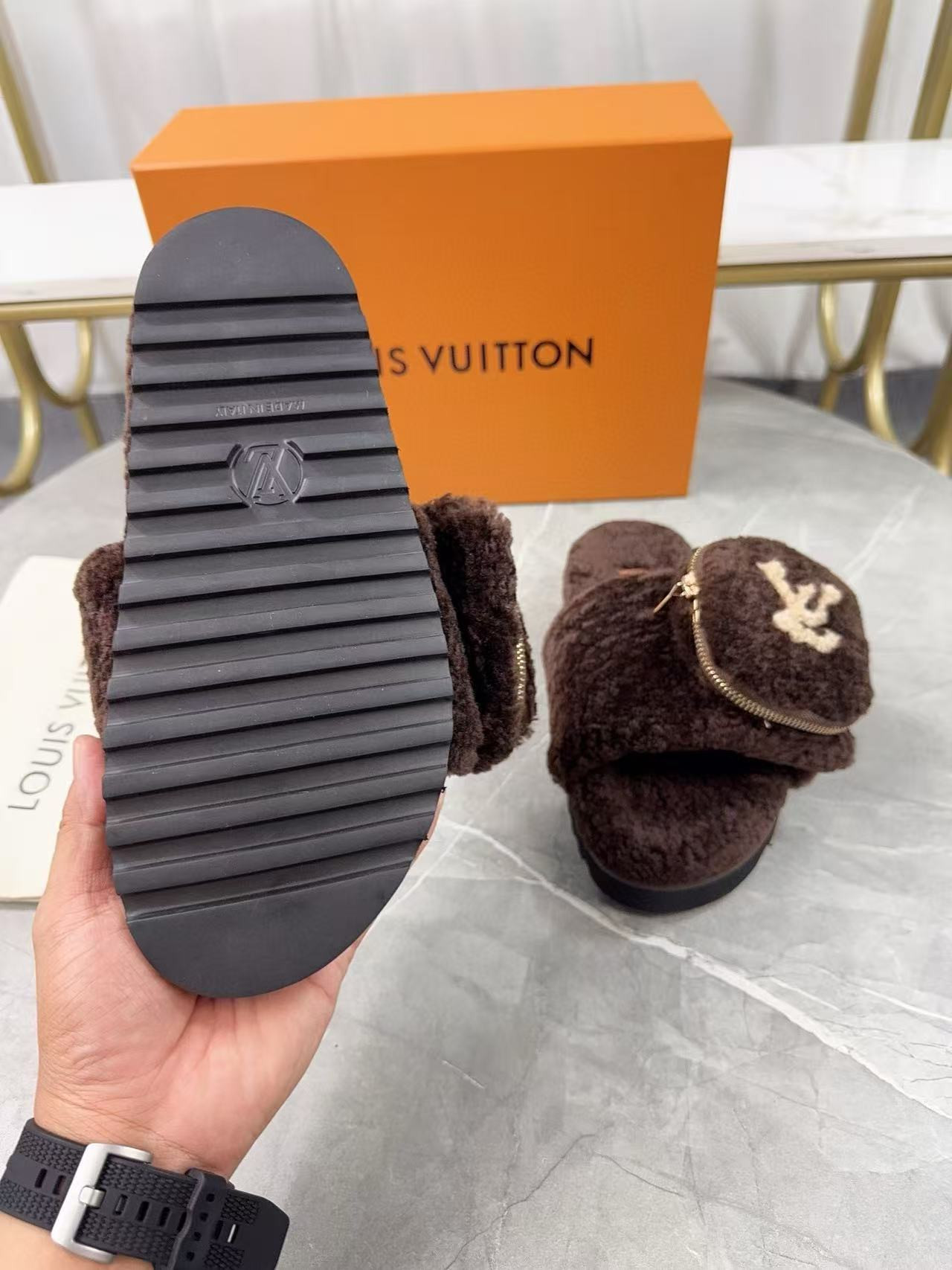 UA LV Slippers