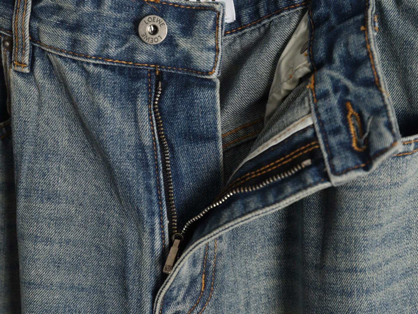 L0ew* Jeans