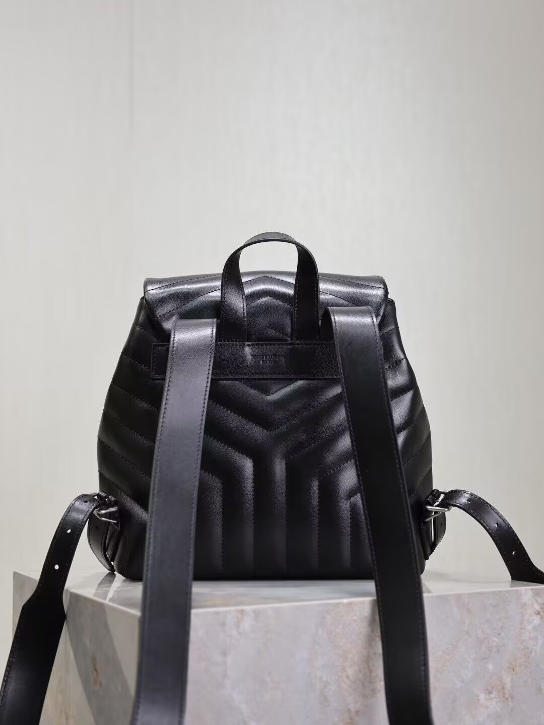 Y51 LOULOU BACKPACK BLACK 26x22x11cm