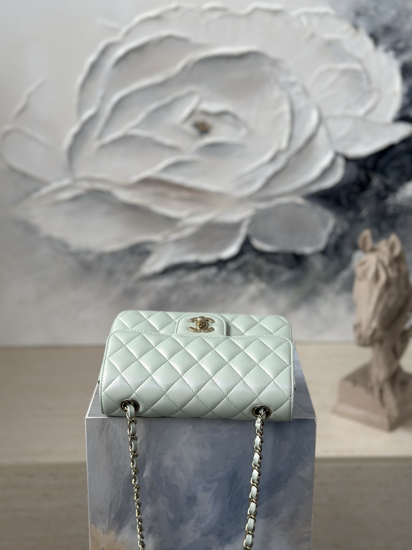Ch**el Flap Bag Pearlescent AS1116 20x12x6cm