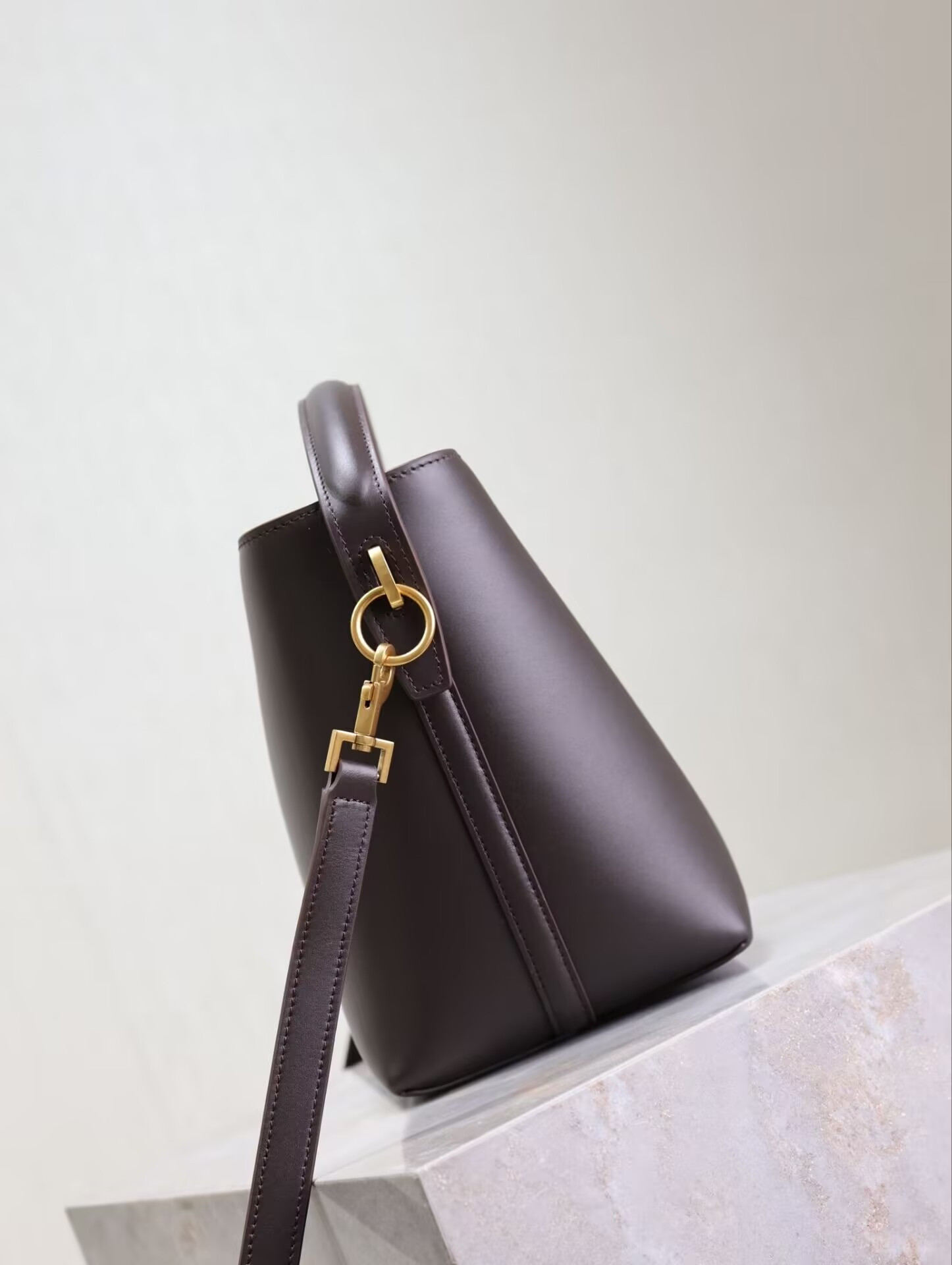 Y51 LE 37 In Shiny Leather 17x20x13cm