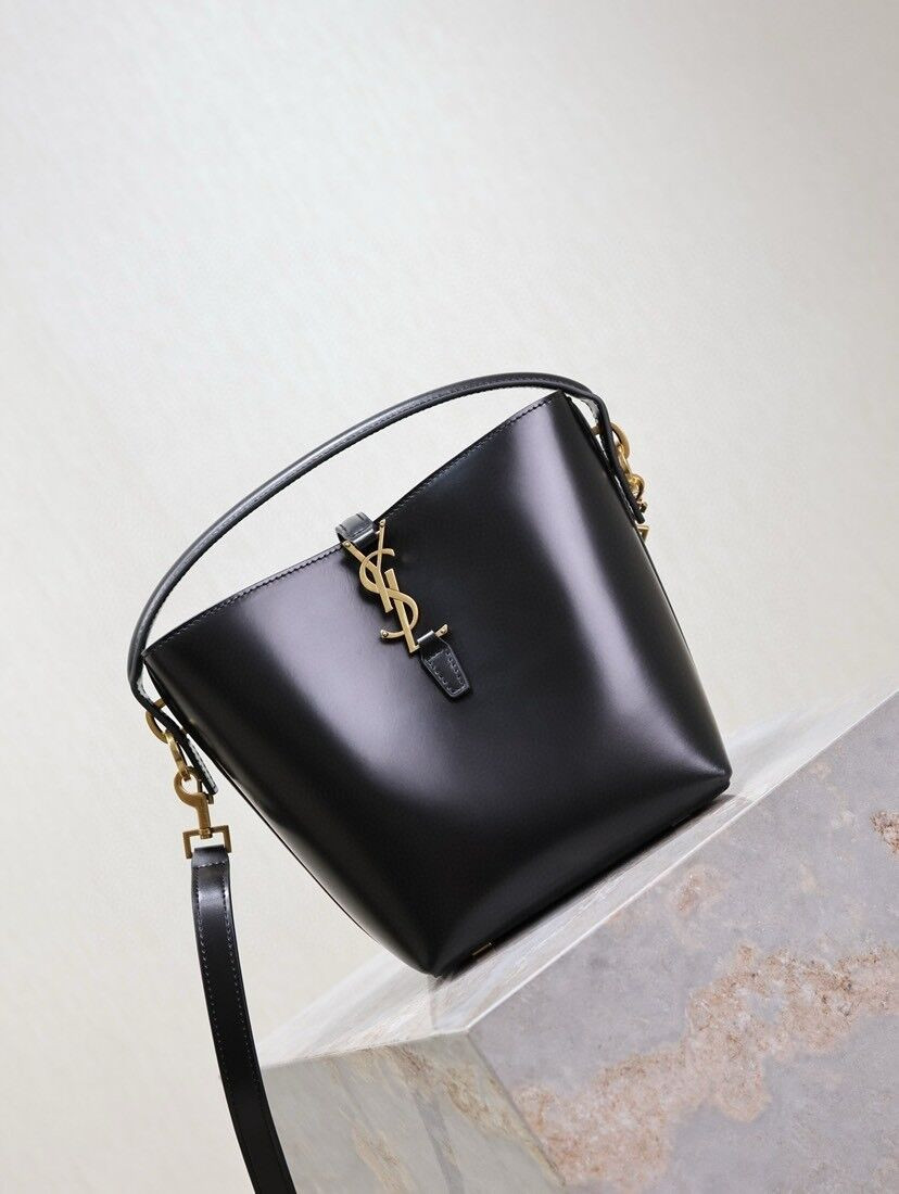 Y51 LE 37 In Shiny Leather 17x20x13cm