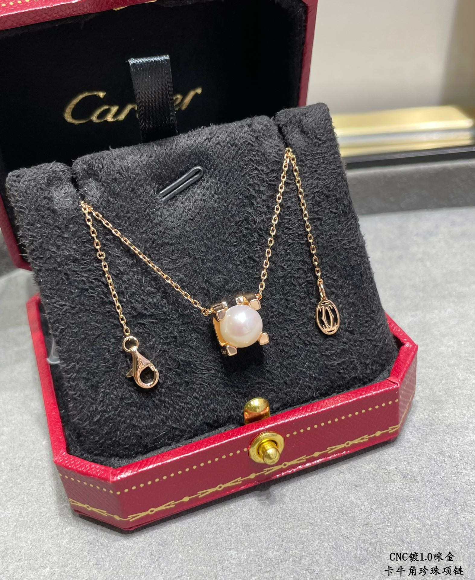 Ca*t1er Horn pearl Necklace