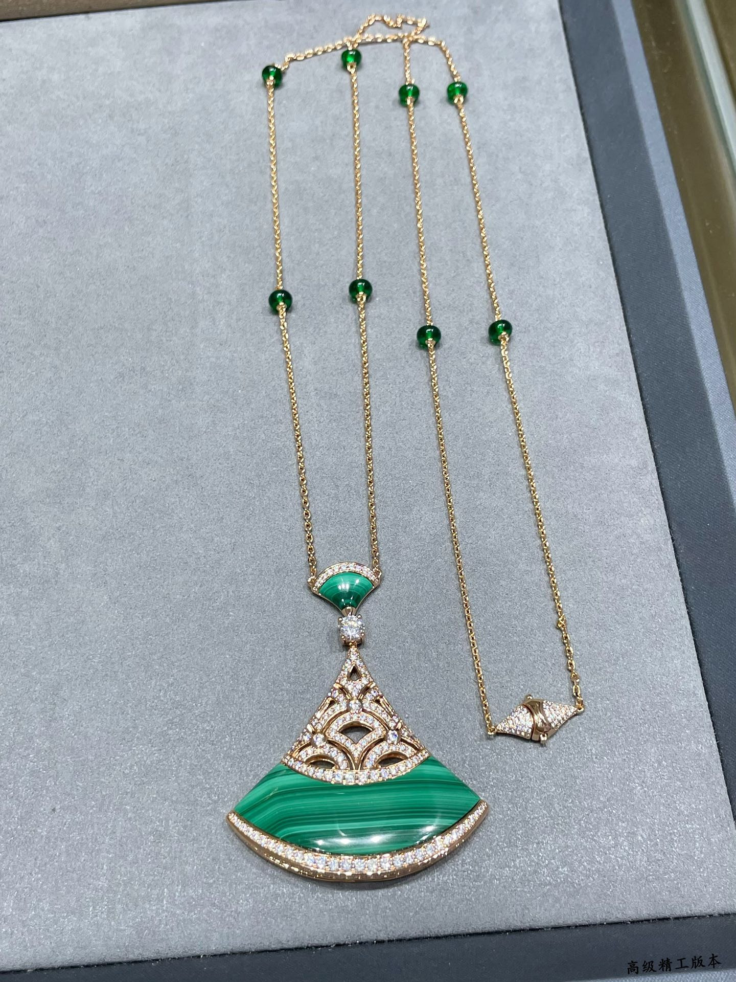 Bv1g*ai Natural Malachite Extra Large Fan Necklace