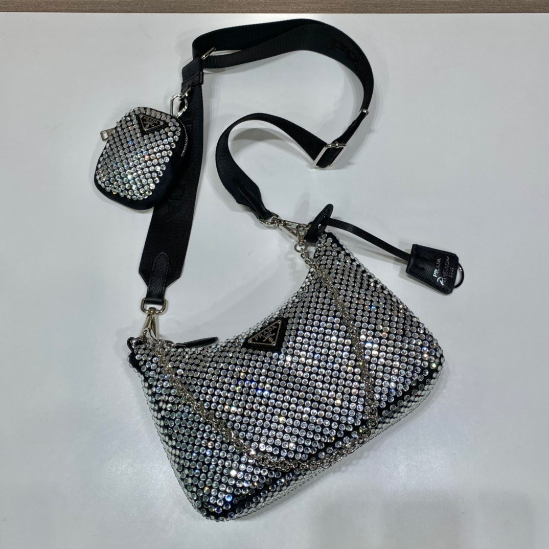Pra*a Re-Edition 2005 duchess bag 18x22x6cm