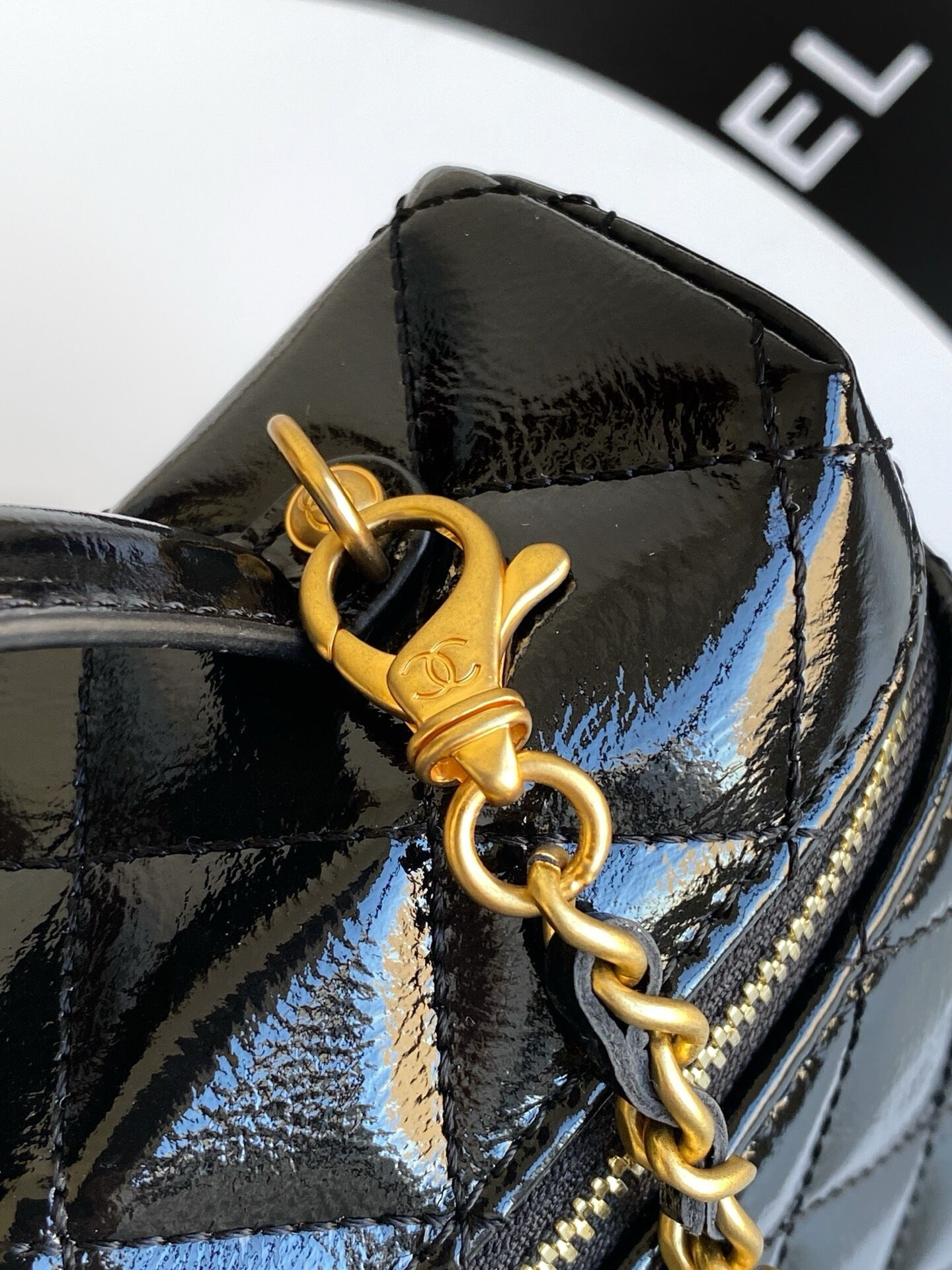 Ch**el Vanity with Chain 17x19x5cm