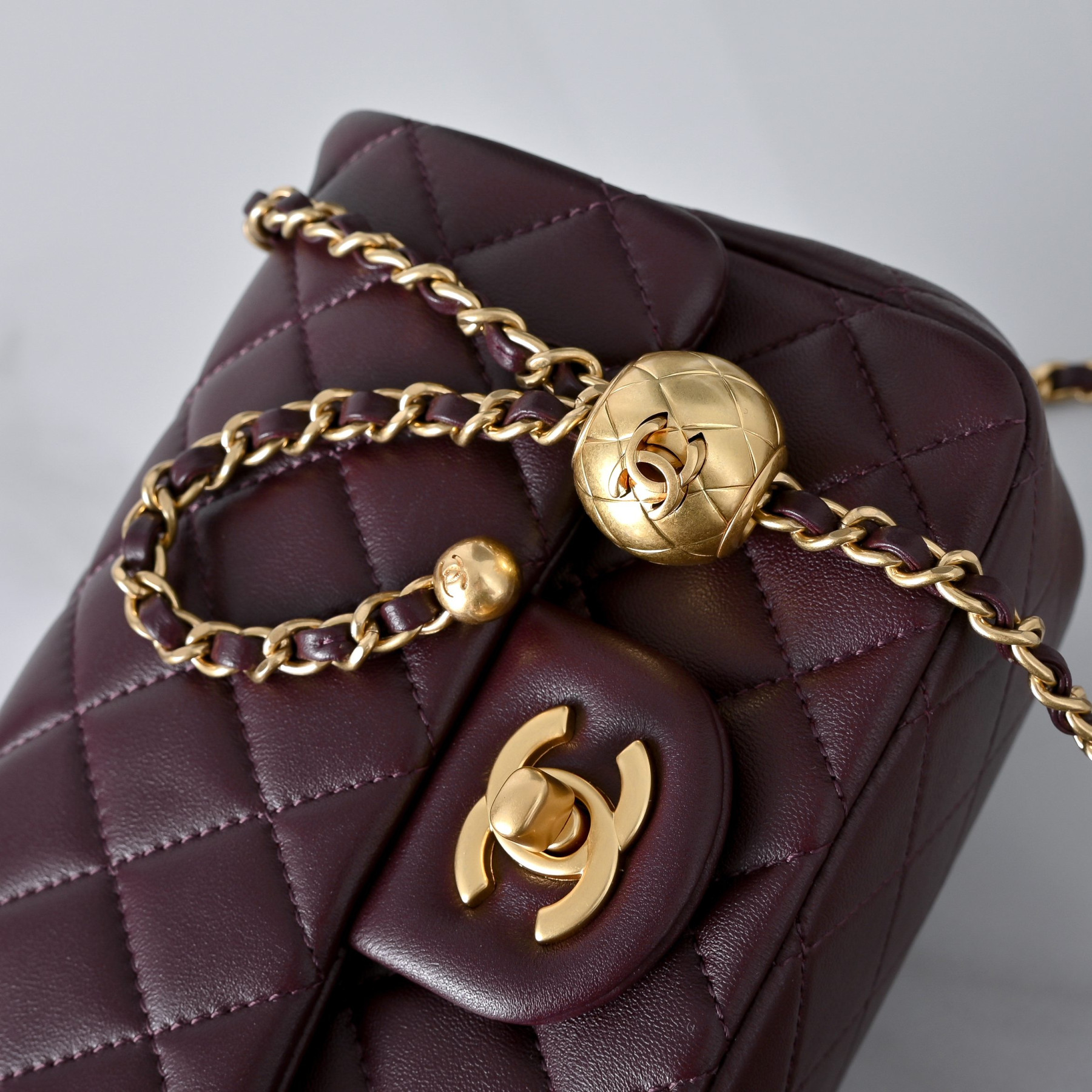 Ch**el Mini Flap Bag Burgundy AS1786 13.5x17x8cm