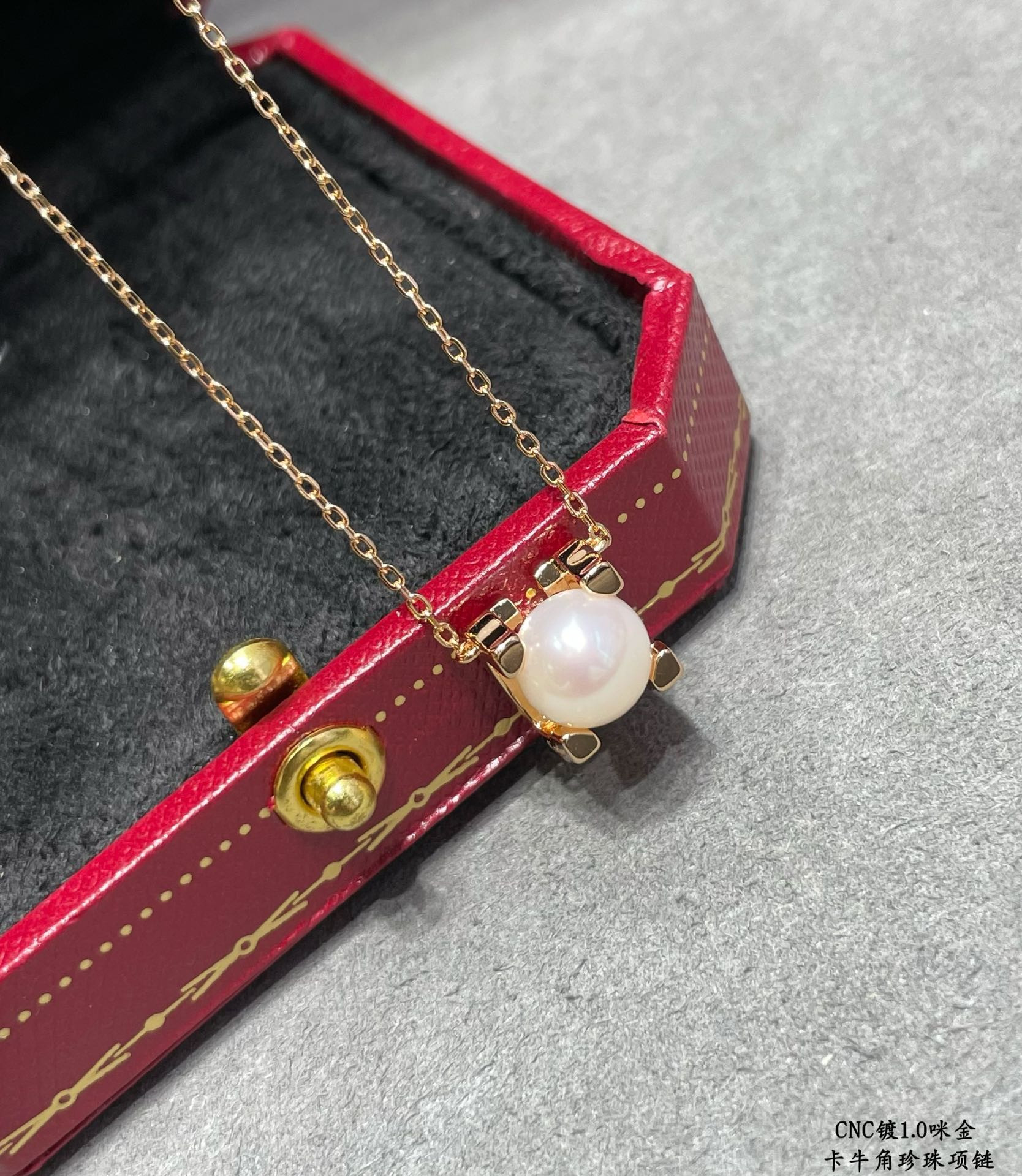 Ca*t1er Horn pearl Necklace