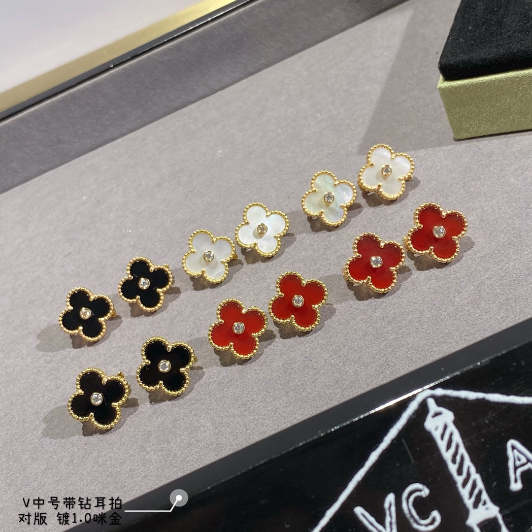 V*n Cl**f & Arpels Four-leaf clover with D1am0nd Earrings