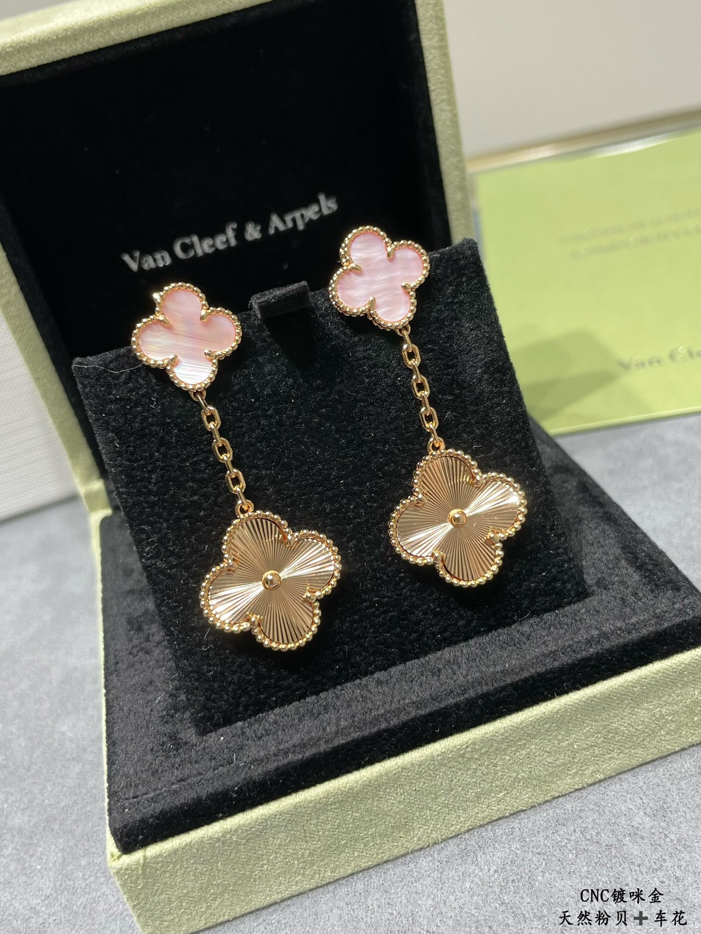 V*n Cl**f & Arpels Two flower four leaf clover Earrings(No refund or exchange)