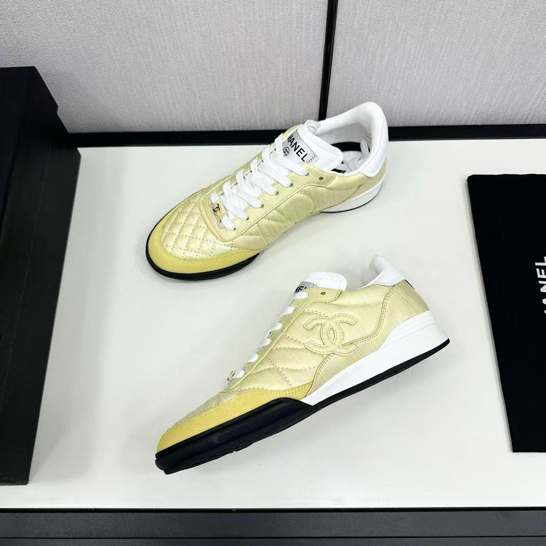 UA Ch**el SNEAKER