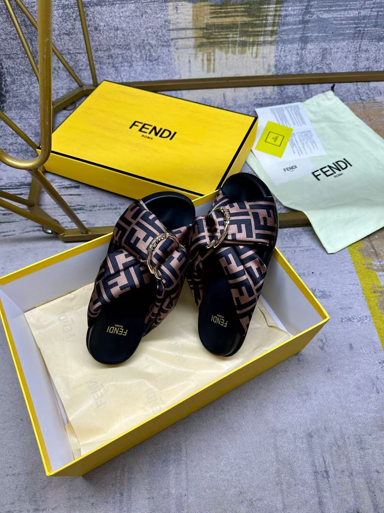 UA F**di FF Slides