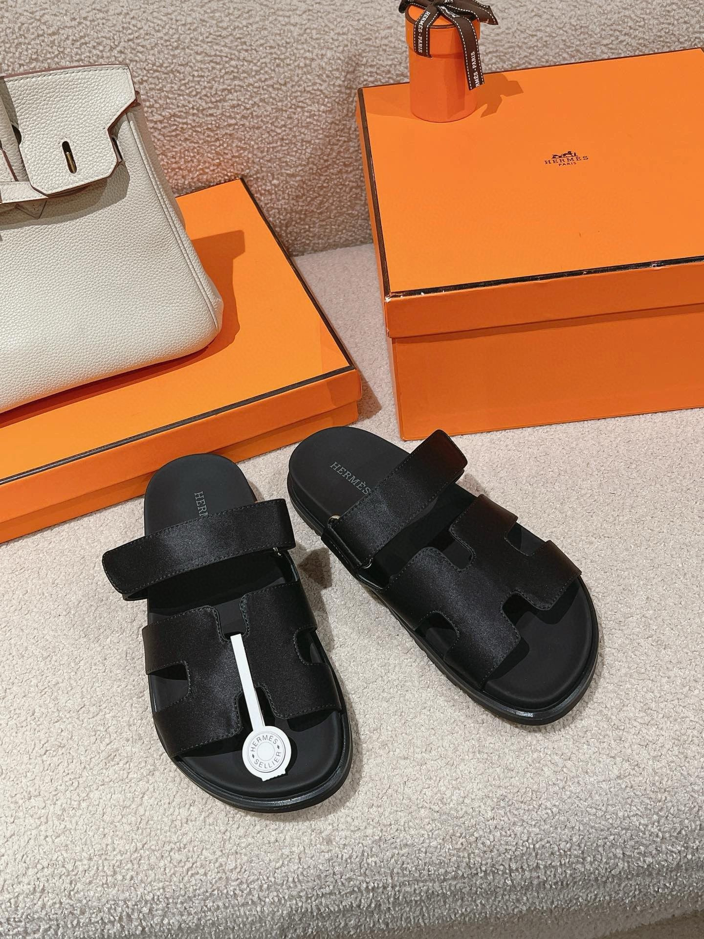 UA H**me5 Chypre Sandal