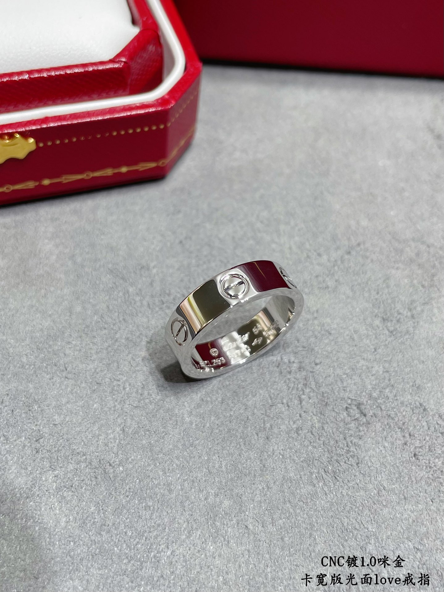 Ca*t1er Wide version smooth LOVE Ring