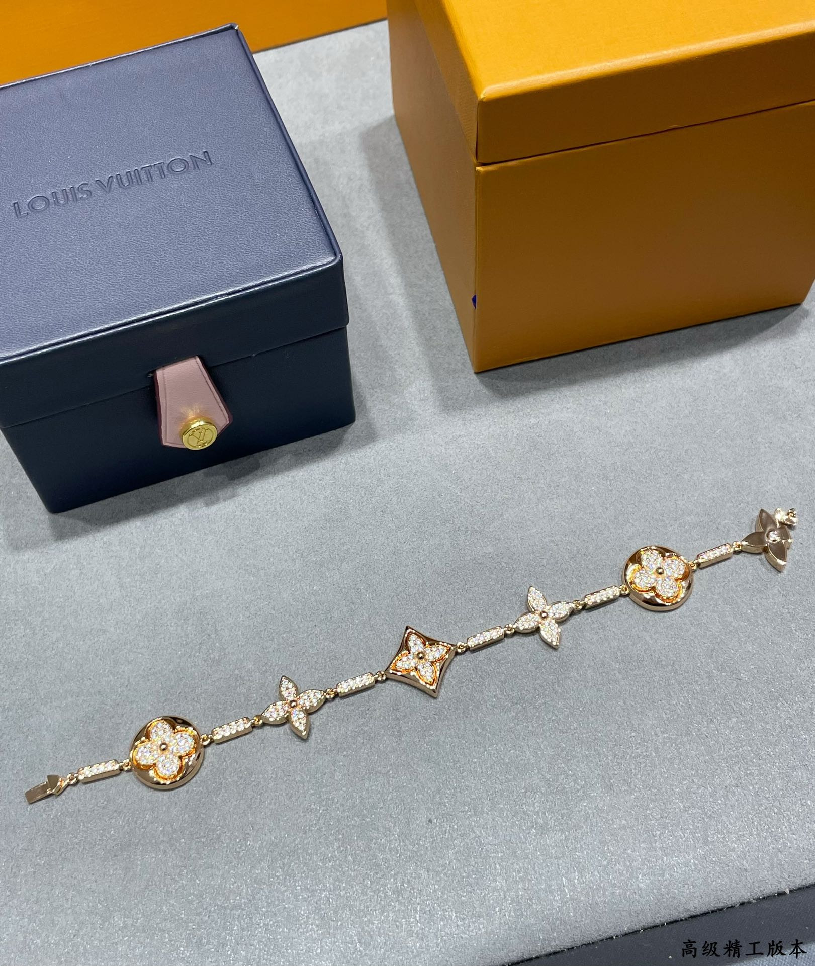L0vis Vvtt0n Large six-flower full D1am0nd Bracelet