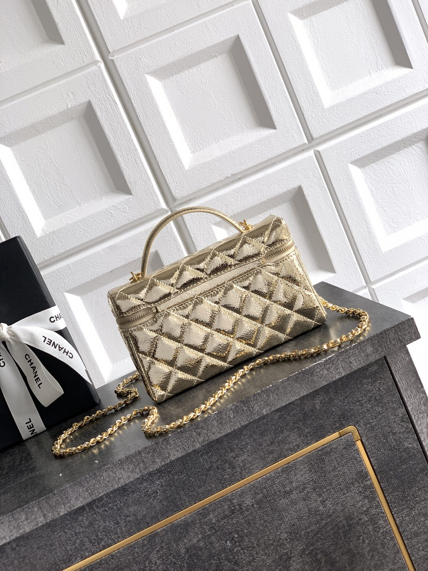 Ch**el Vanity with Chain 17x19x5cm