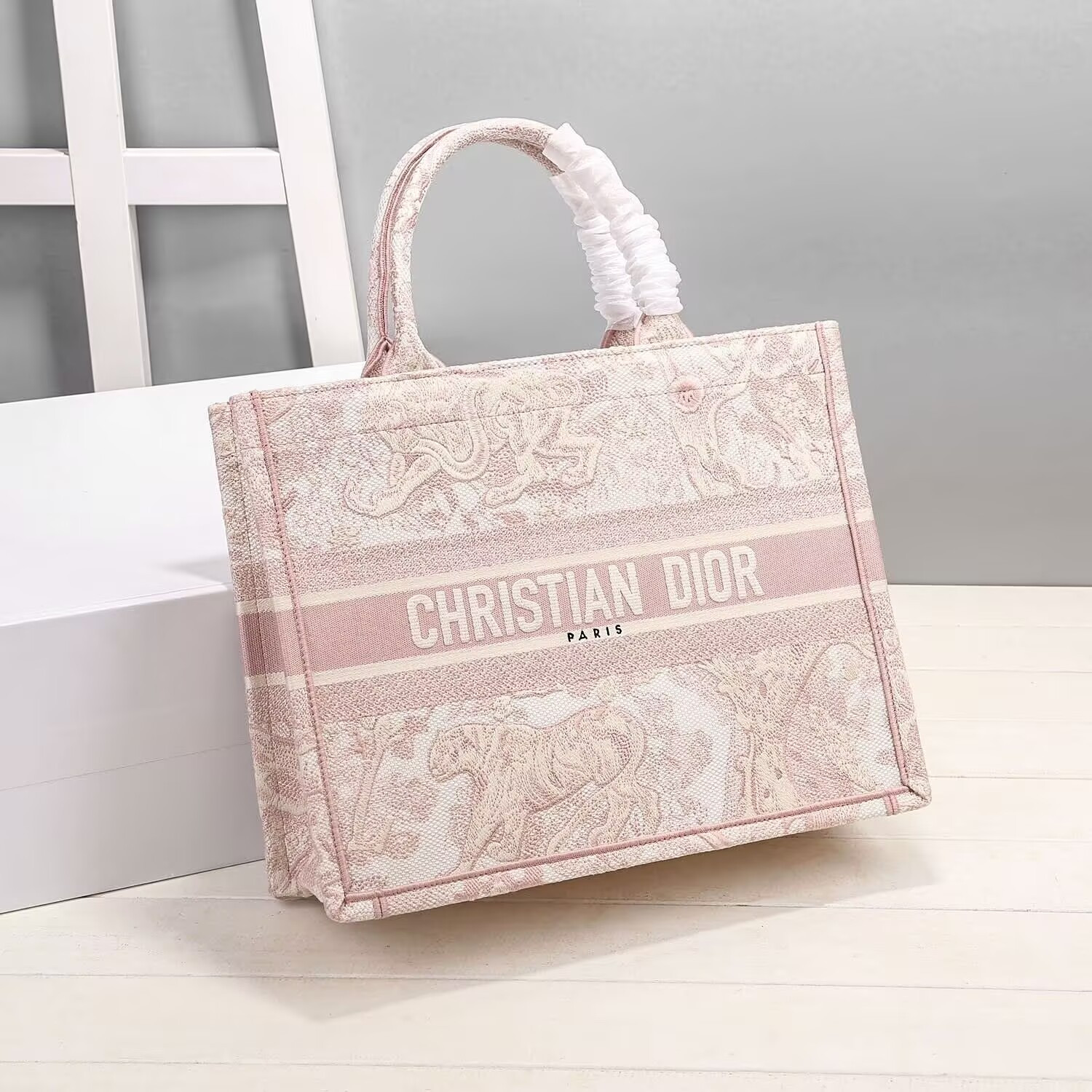 D10r Tote 36 x 18 x 28cm