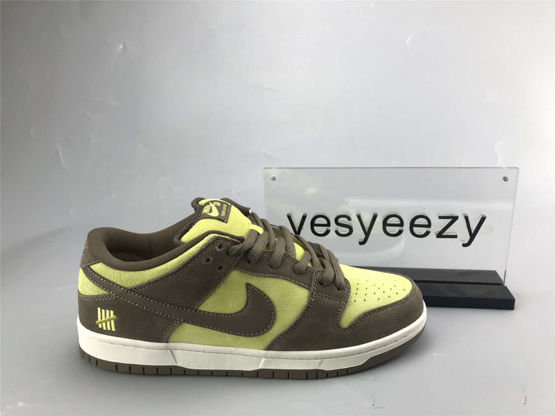 UA NIKE SB DUNK LOW PRO