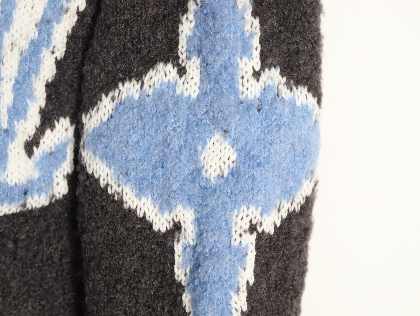 L0vis Vvtt0n LV Sweaters