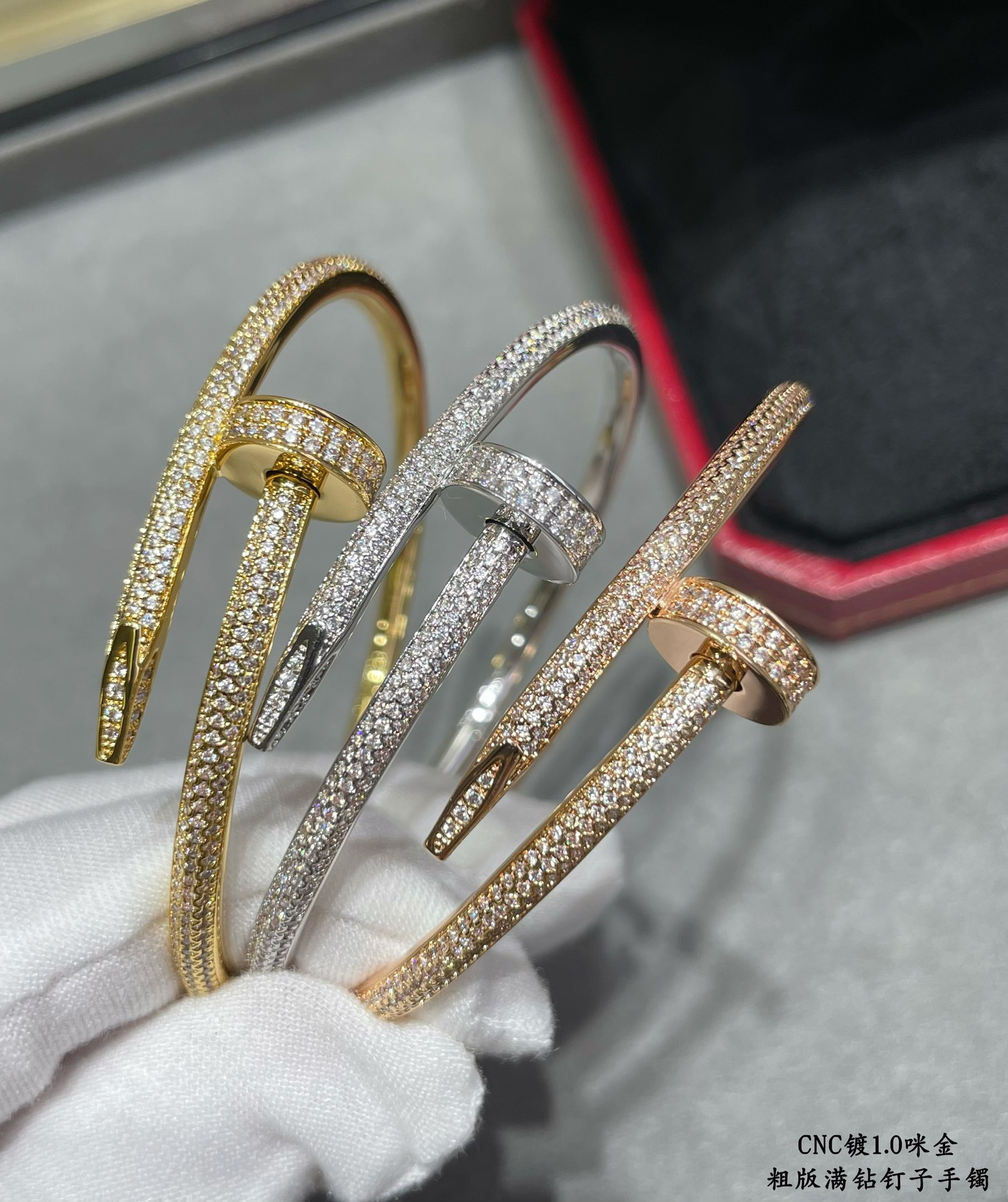 Ca*t1er Thick D1am0nd nail Bracelet