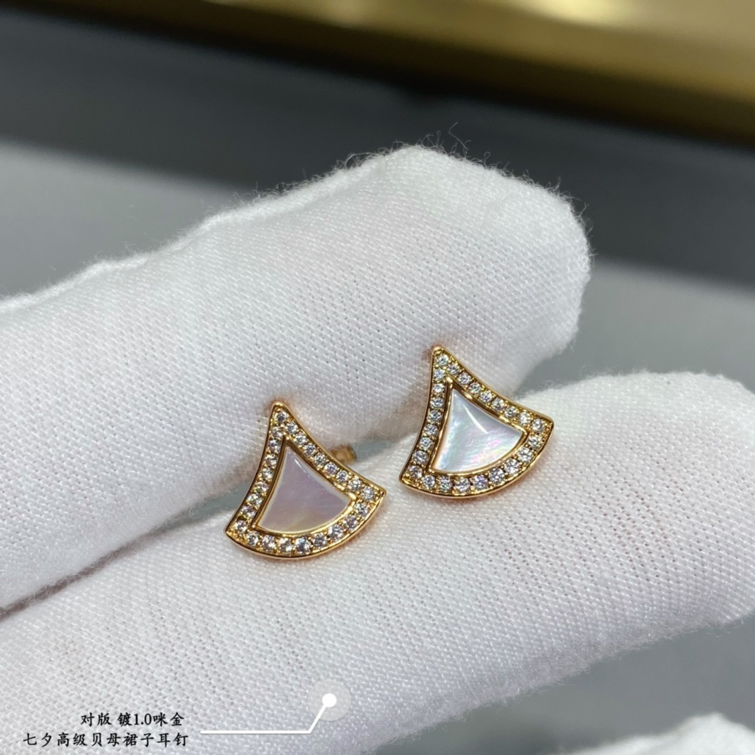 Bv1g*ai Skirt Earrings