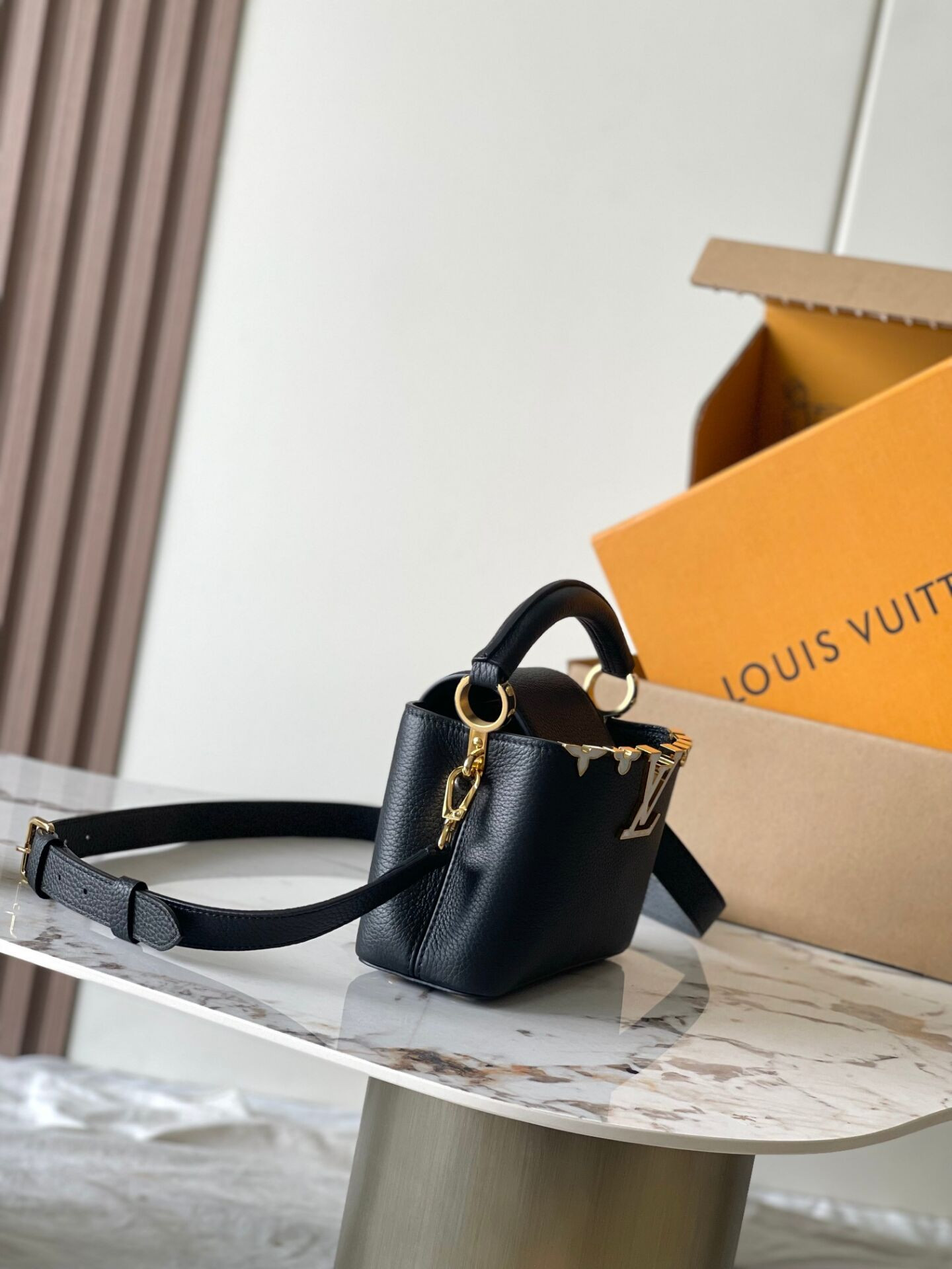 LV Capucines Mini M11342 21x14x8cm