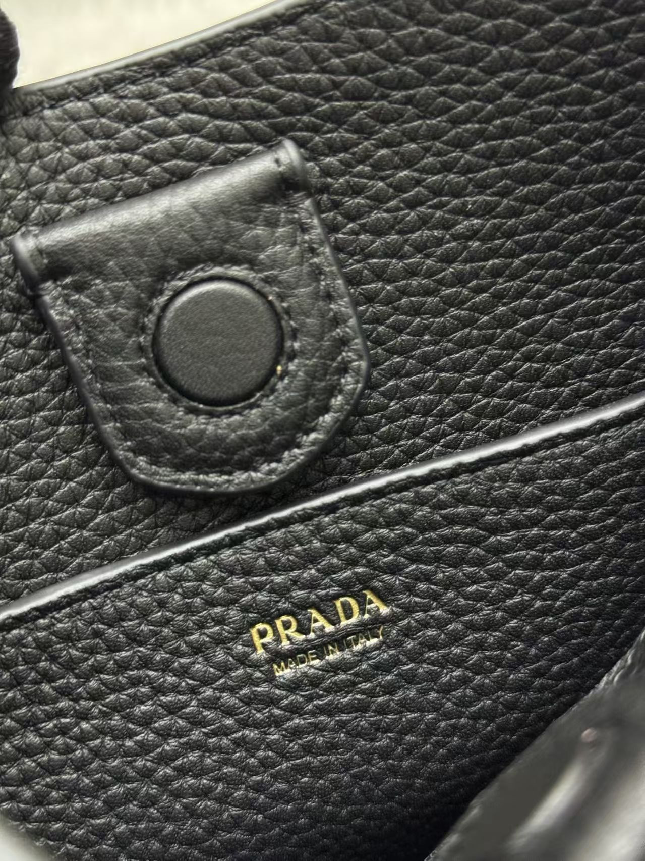 Pra*a Leather mini shoulder bag 20x19x6cm