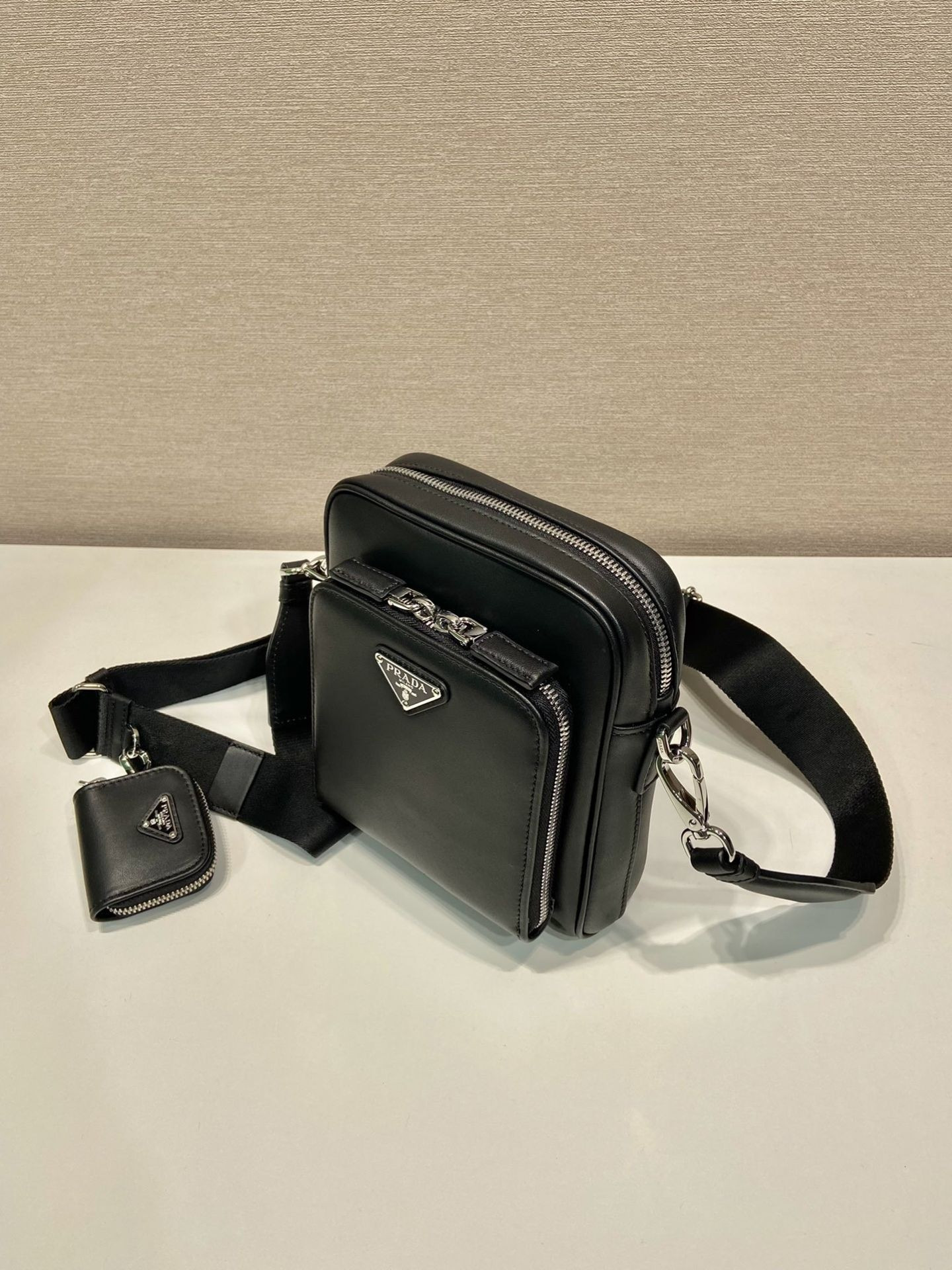 Pra*a Leather Bag 16x18.5x5cm