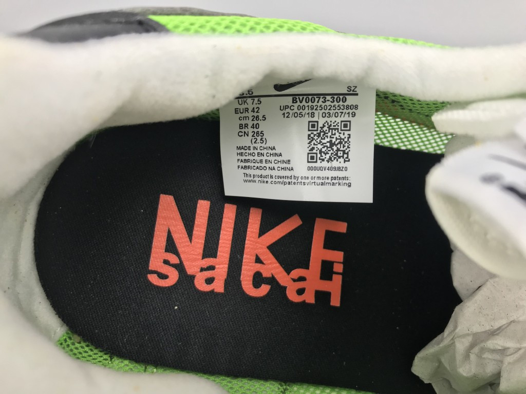 UA NIKE LDWAFFLE/SACAI "GREEN GUSTO"