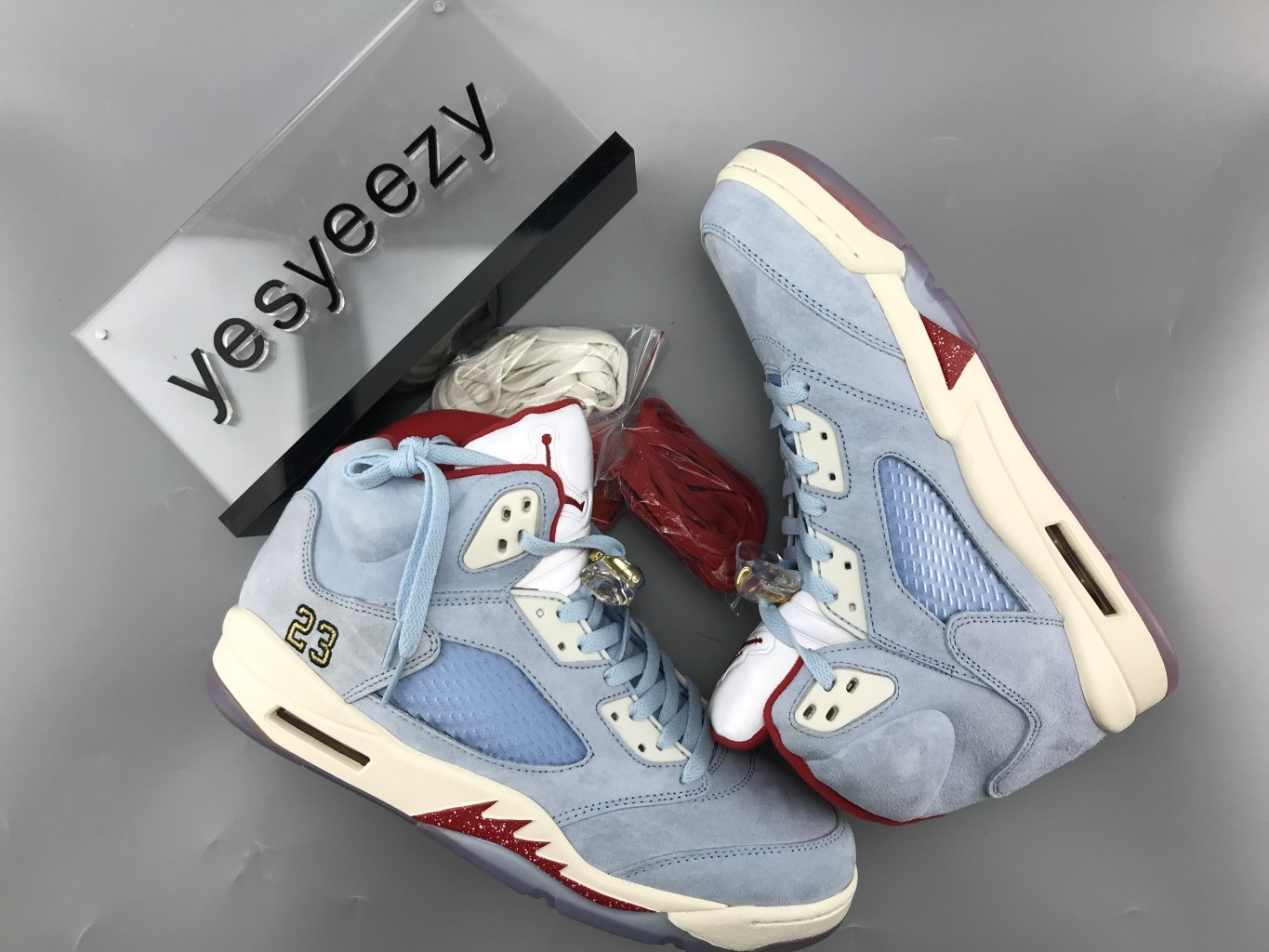 UA AIR JORDAN 5 RETRO "TROPHY ROOM"
