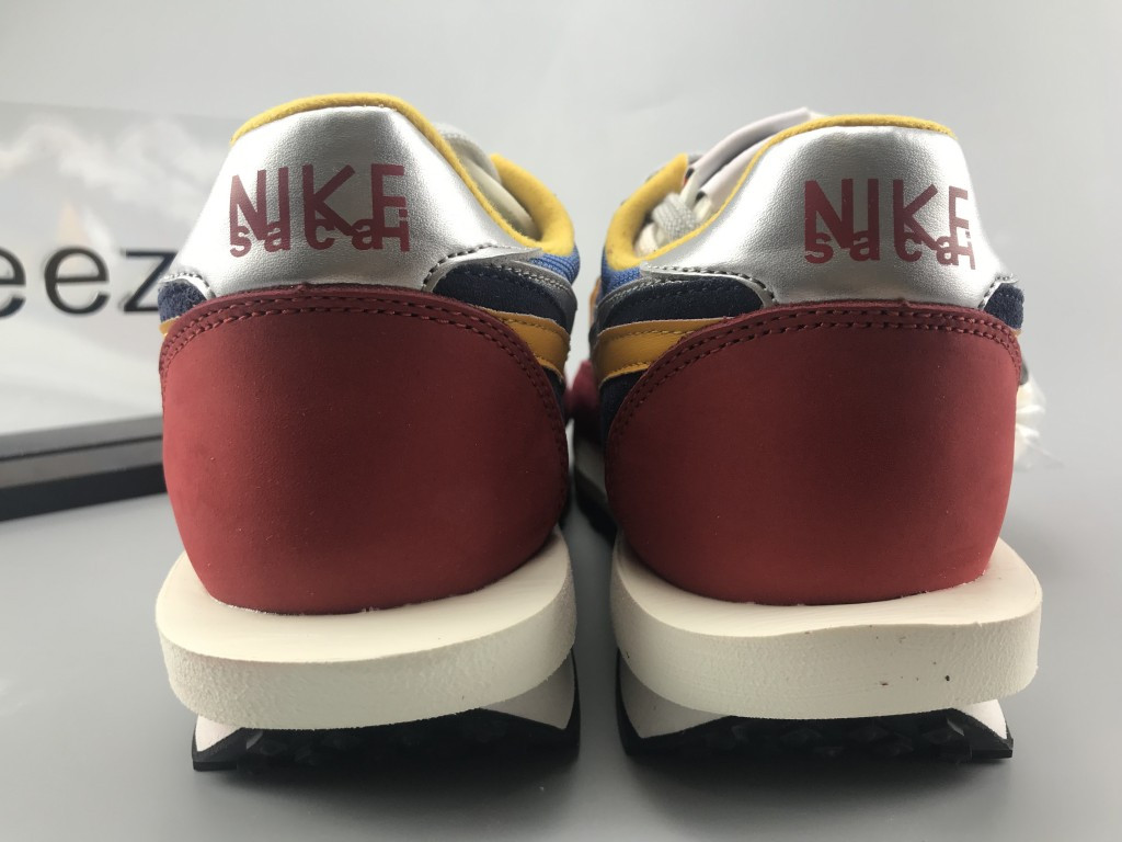 UA NIKE LDWAFFLE/SACAI "VARSITY BLUE"